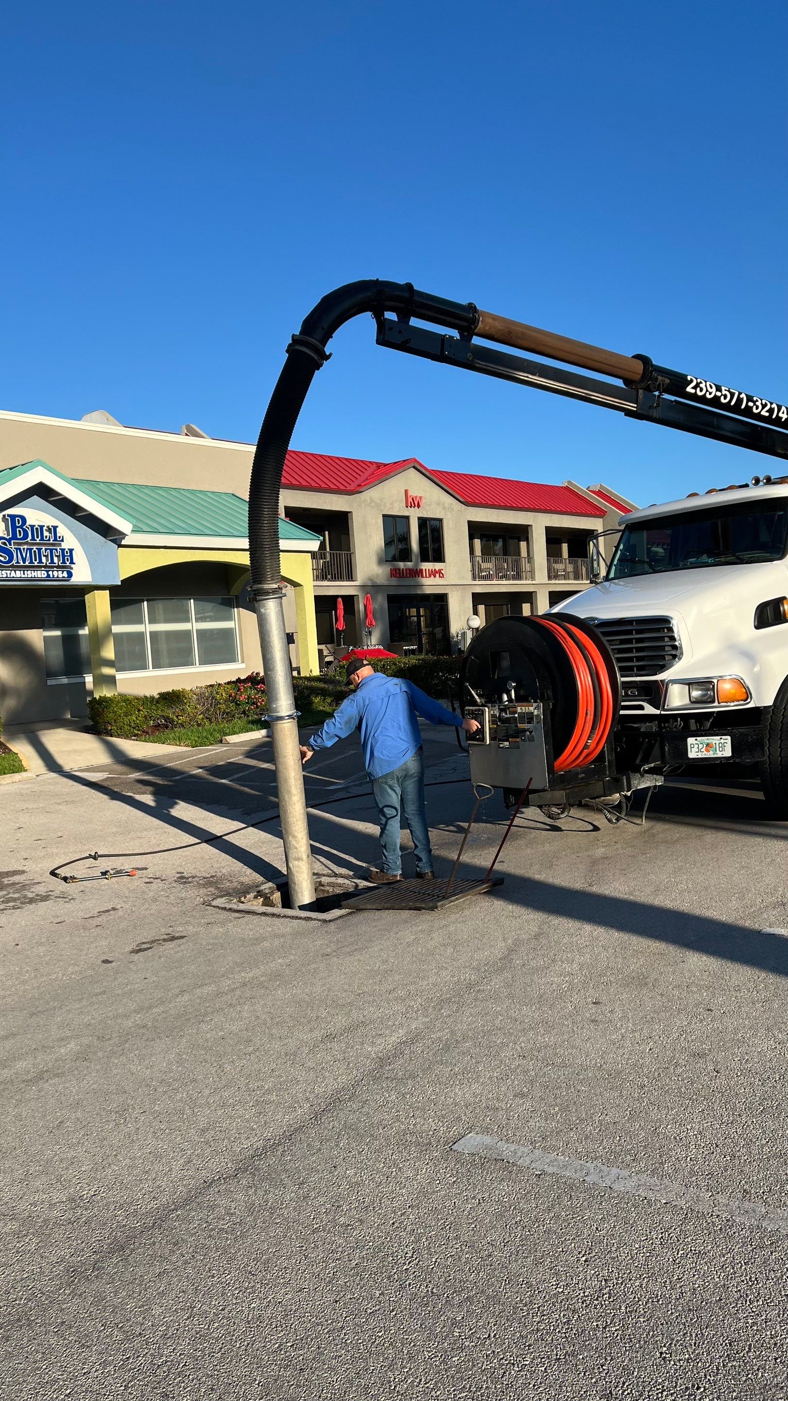 Stromwater System Maintenance at Bill Smith Appliances / Critter Cafe Marco Island Catch Basin by Don Mar, Inc. Storm Water Solutions