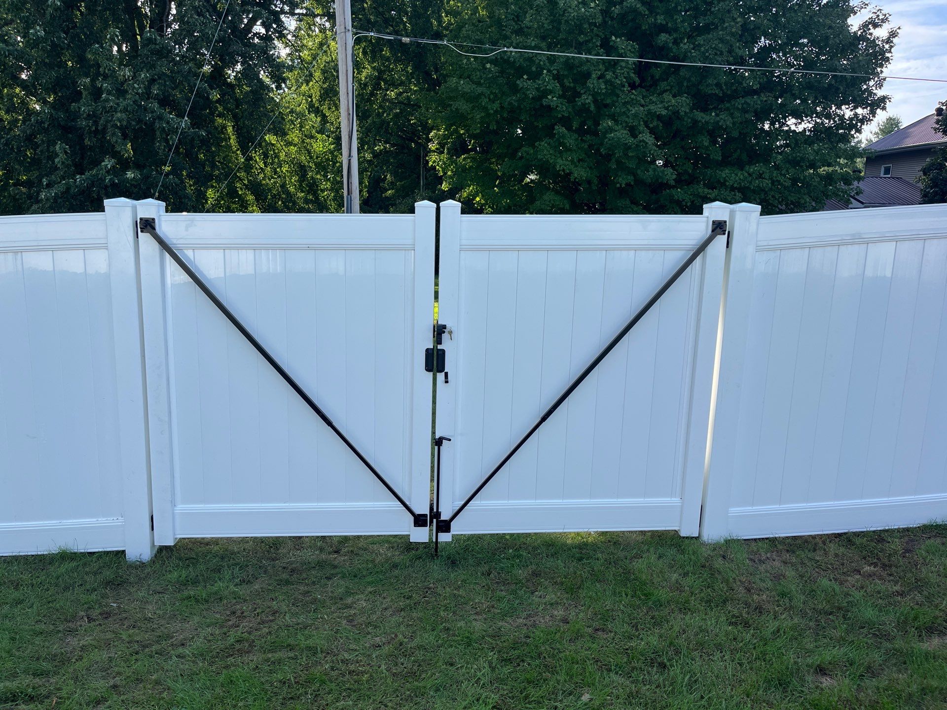 White Vinyl Privacy Fence and Black Chain Link Installation in Sumner by Perfect Picket Fence and Stain