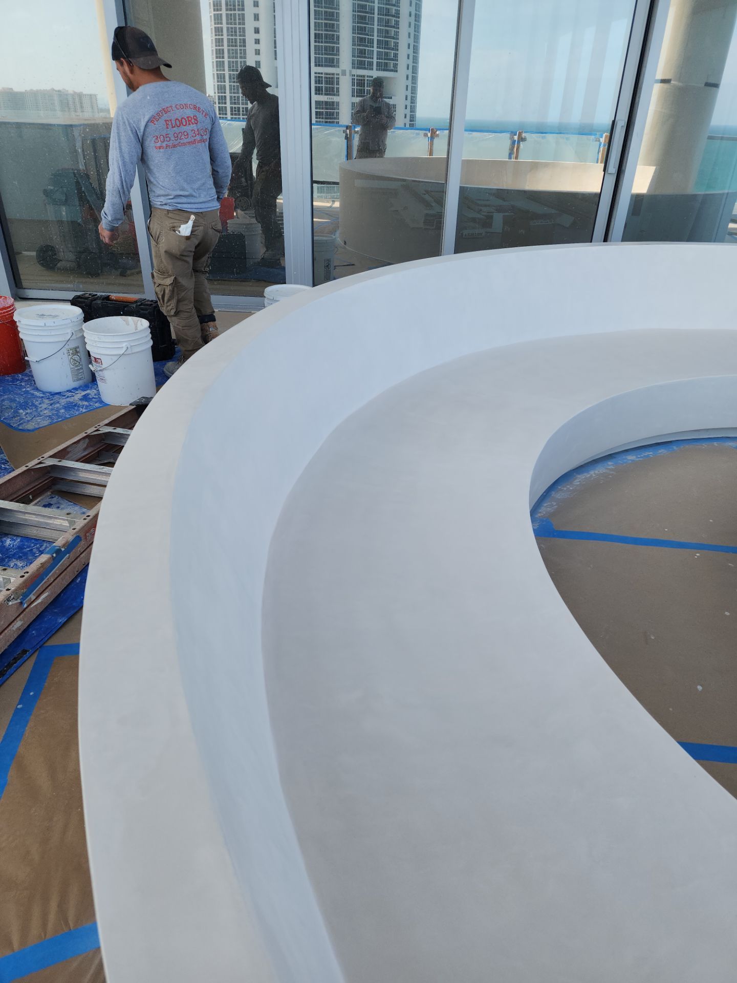 Microtopping over Furniture by Seamless Surfaces