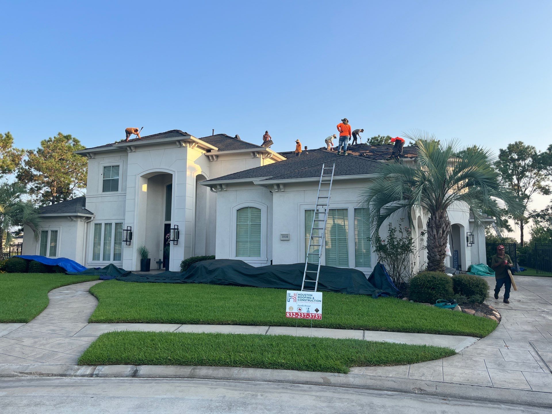 GAF HDZ Charcoal Roof Installation for Elegant Houston Home by Houston Roofing & Construction