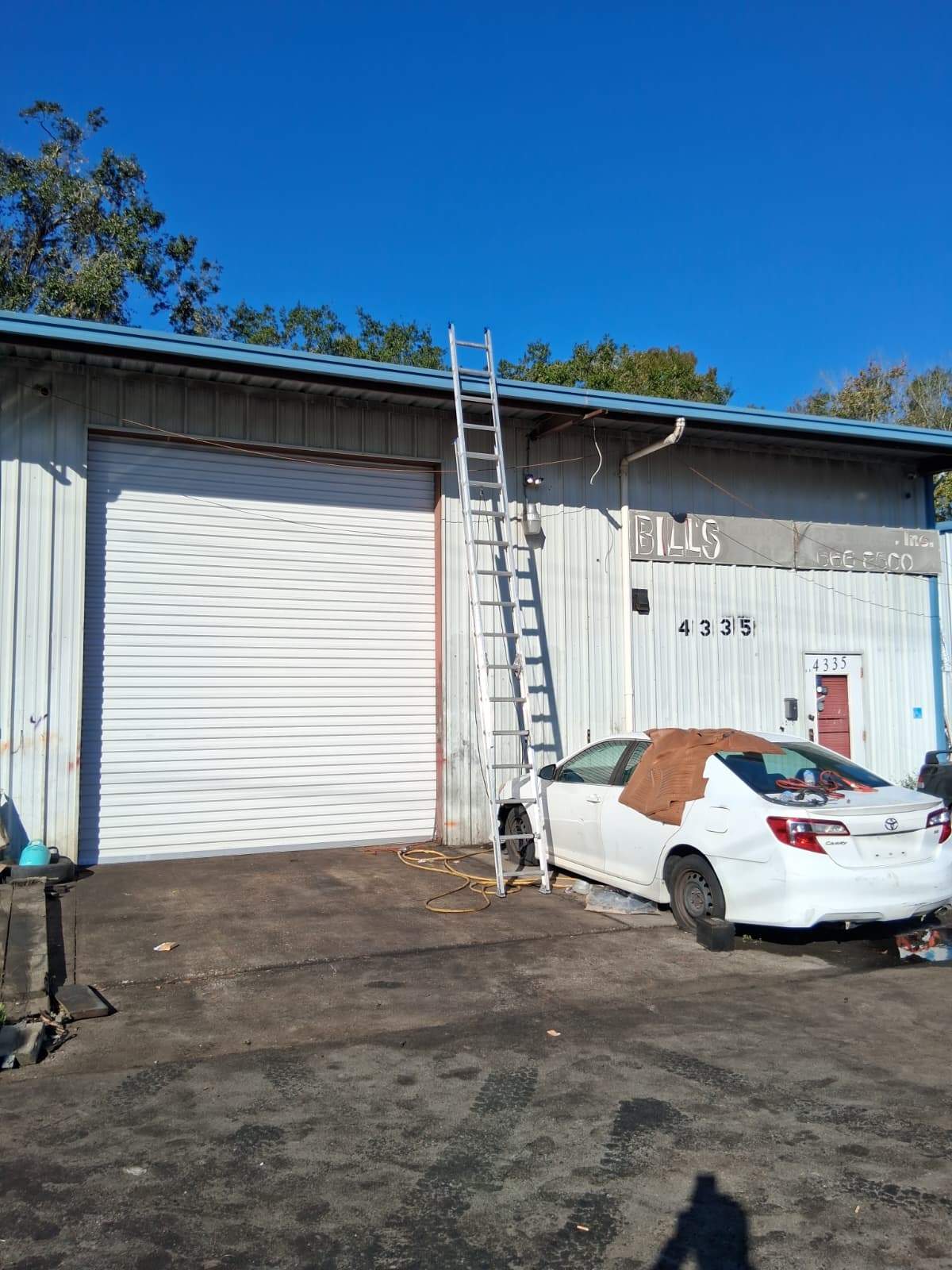 Clean Gutters and Seal Seams in Lakeland FL by Gutter Professors
