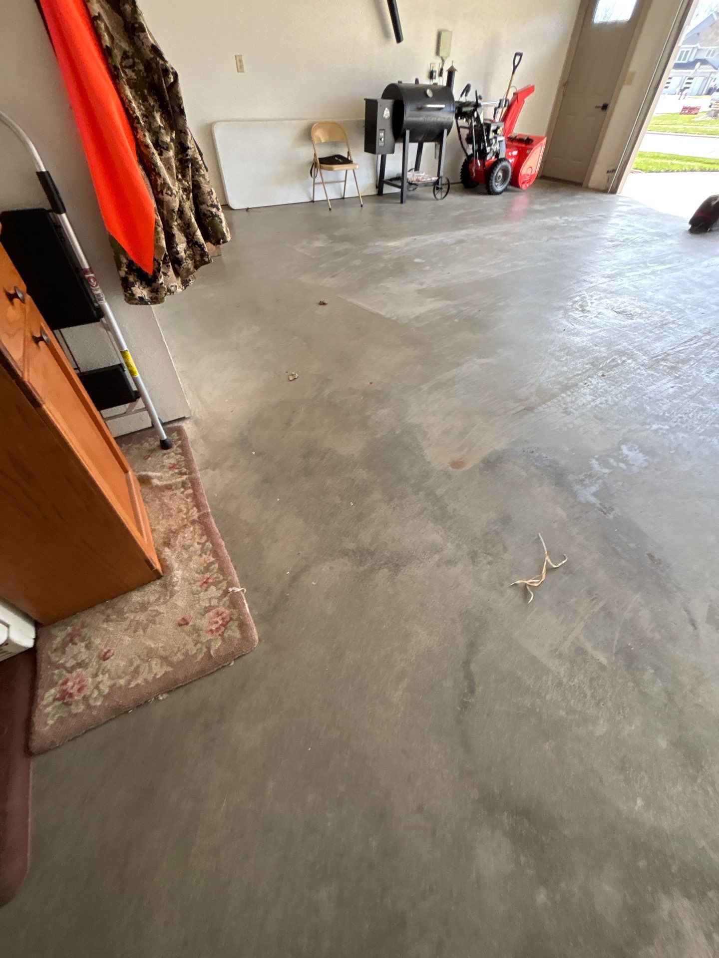 Smoke Flake Garage Floor Coating in Dell Rapids by Select Painting, Coatings & Garage Cabinets