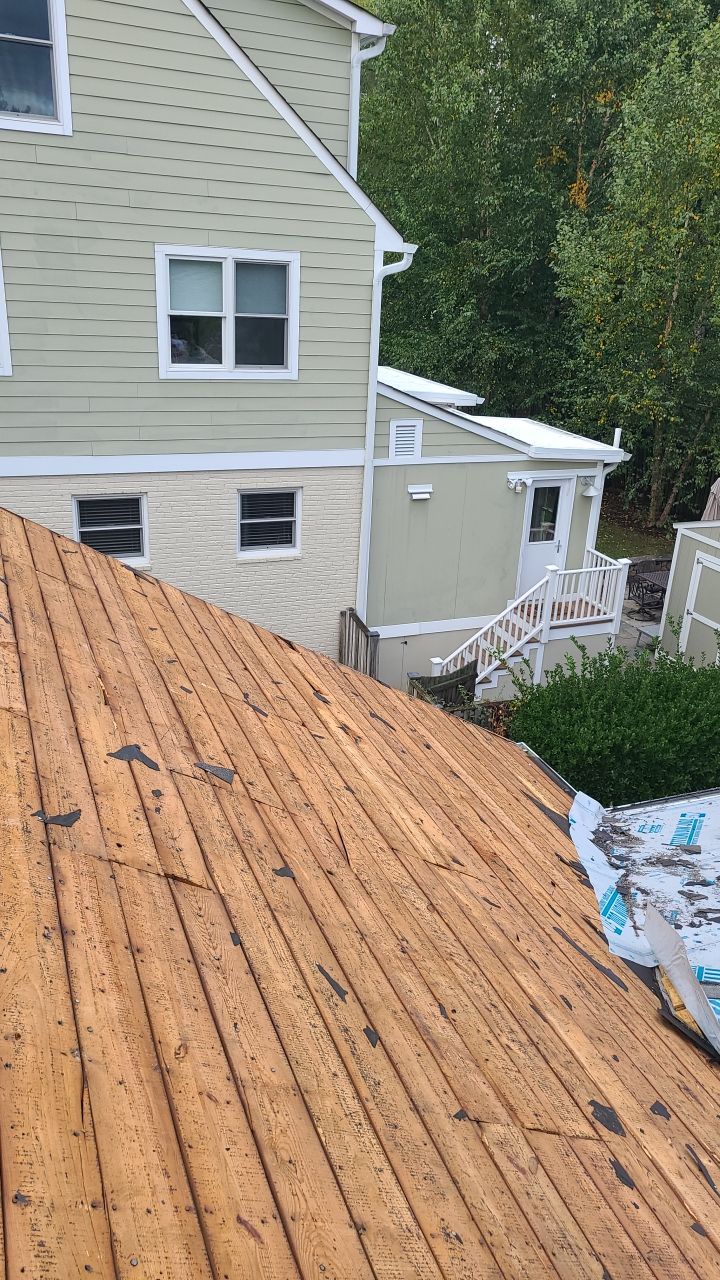 Arlington: CertainTeed Landmark Designer Shingles in Colonial Slate by RM Banning, Inc.