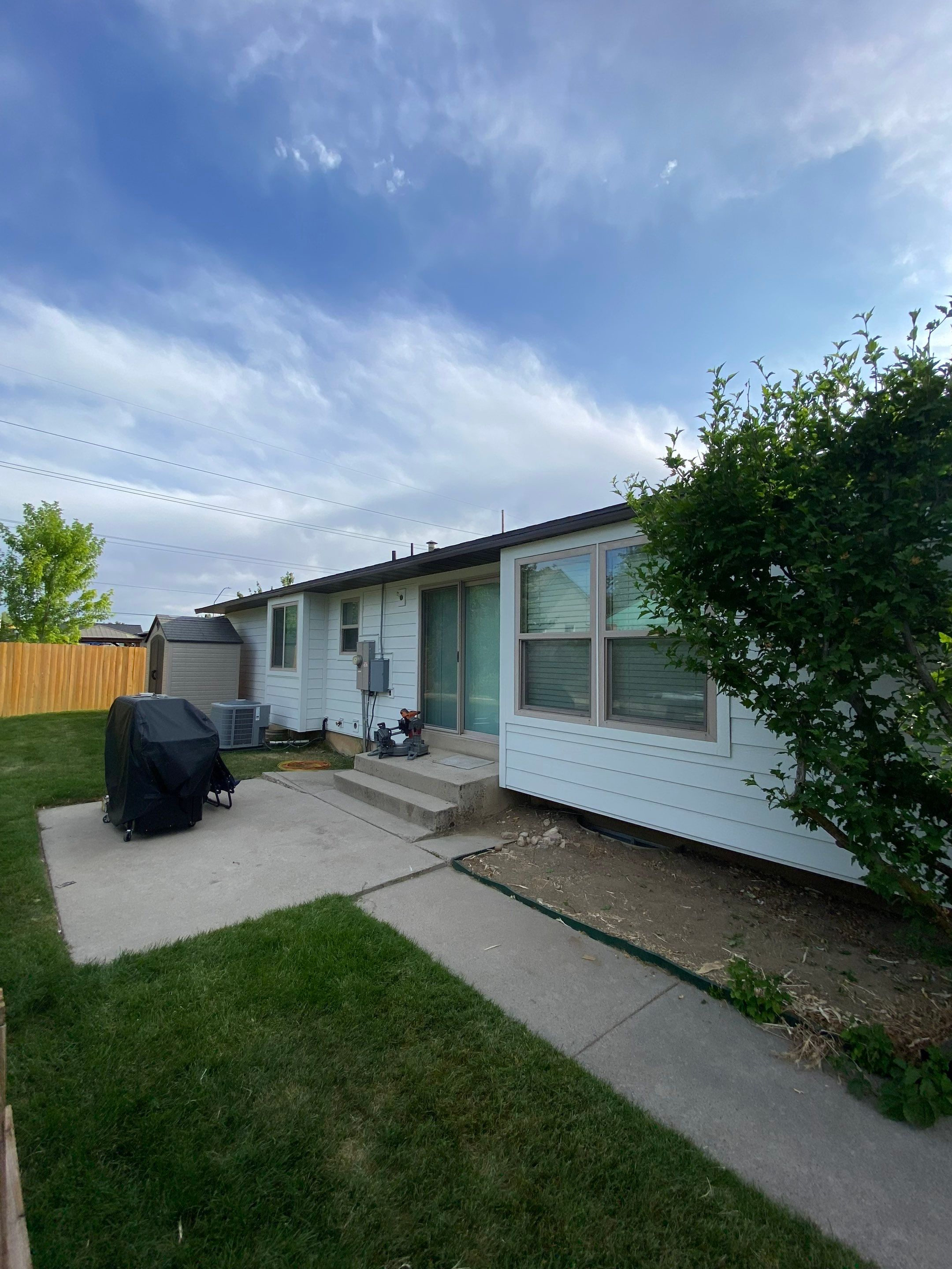 Orem | Hardie B&B and Lap Siding | Cobble Stone & Arctic White by Ideal Siding Utah