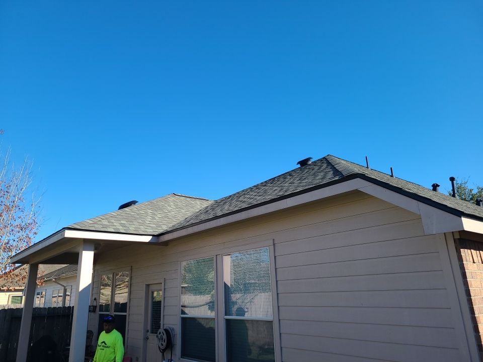 SureStart PLUS 4-STAR Warranty Fully covers materials, labor, tear-off and disposal expenses in years 1-50. by Roof Concepts Construction