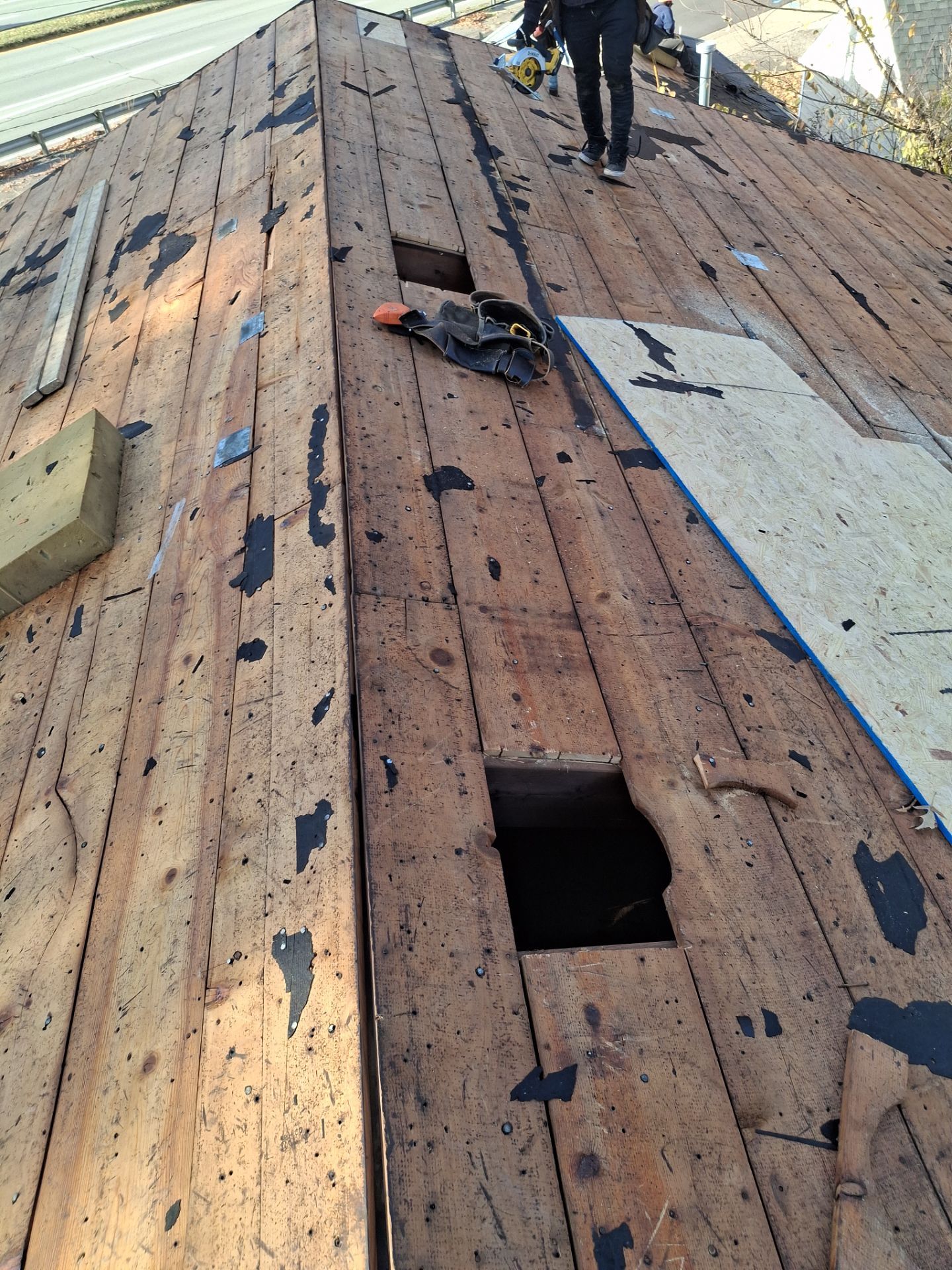 Residential Roofing Installation using GAF Timberline HDZ Charcoal by Rainstoppers Roofing