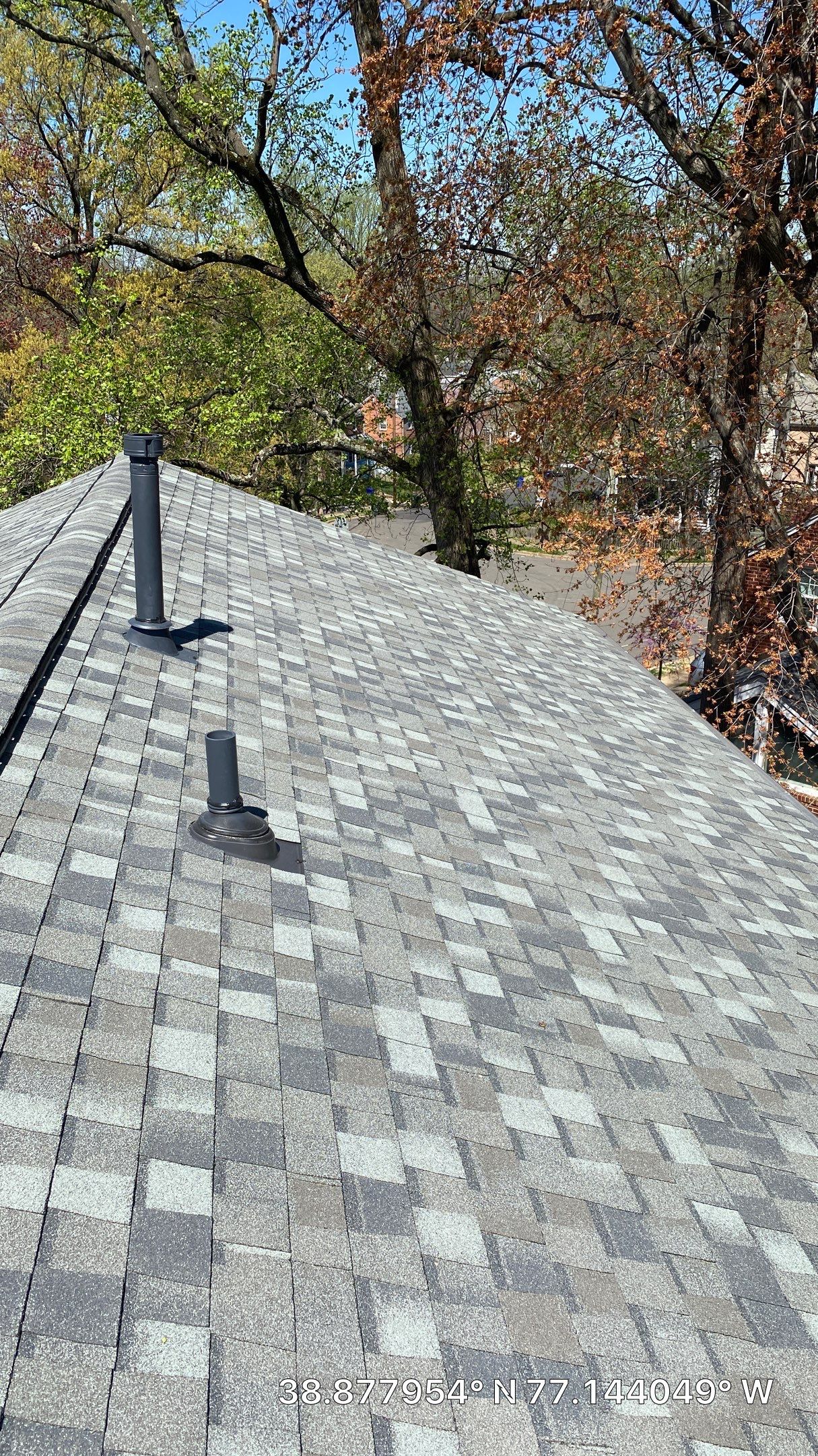 Arlington: CertainTeed Landmark Pro Designer Shingles in Max Def Georgetown Gray by RM Banning, Inc.