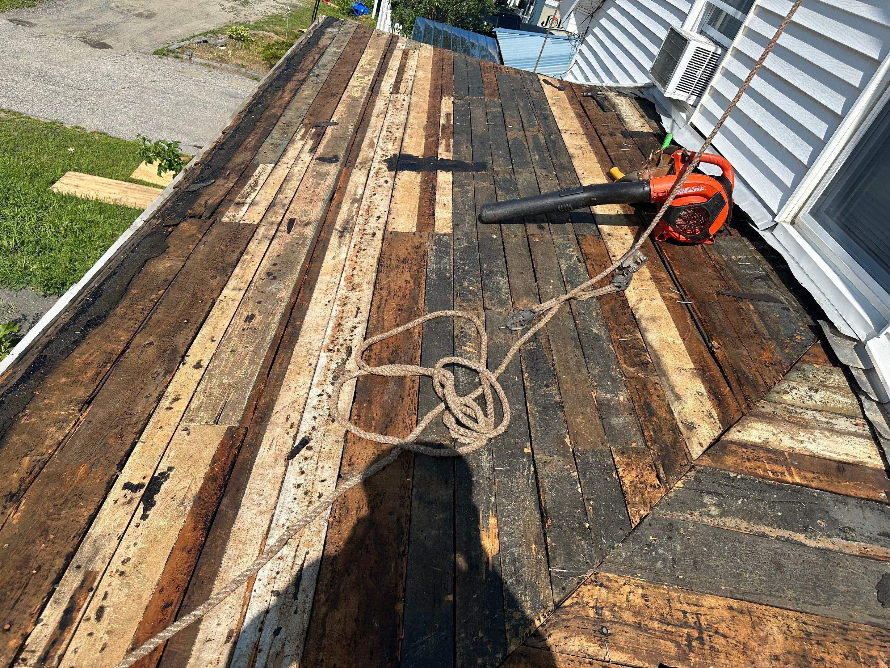 π‘ Another happy homeowner in Claremont, NH! πͺ by Tall pine roofing