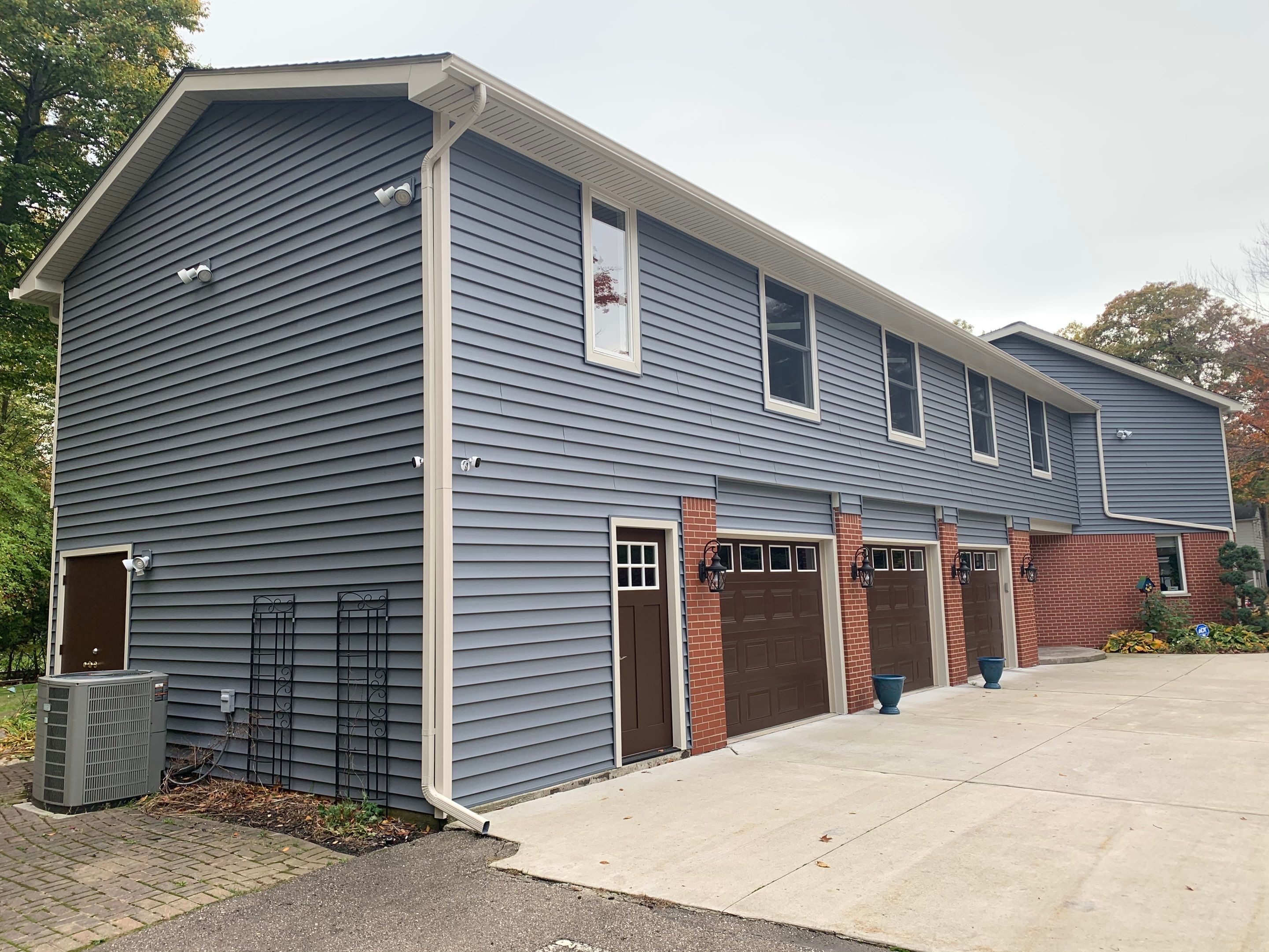 Vinyl Siding Replacement - Private Residence  by Bloomfield Construction & Restoration