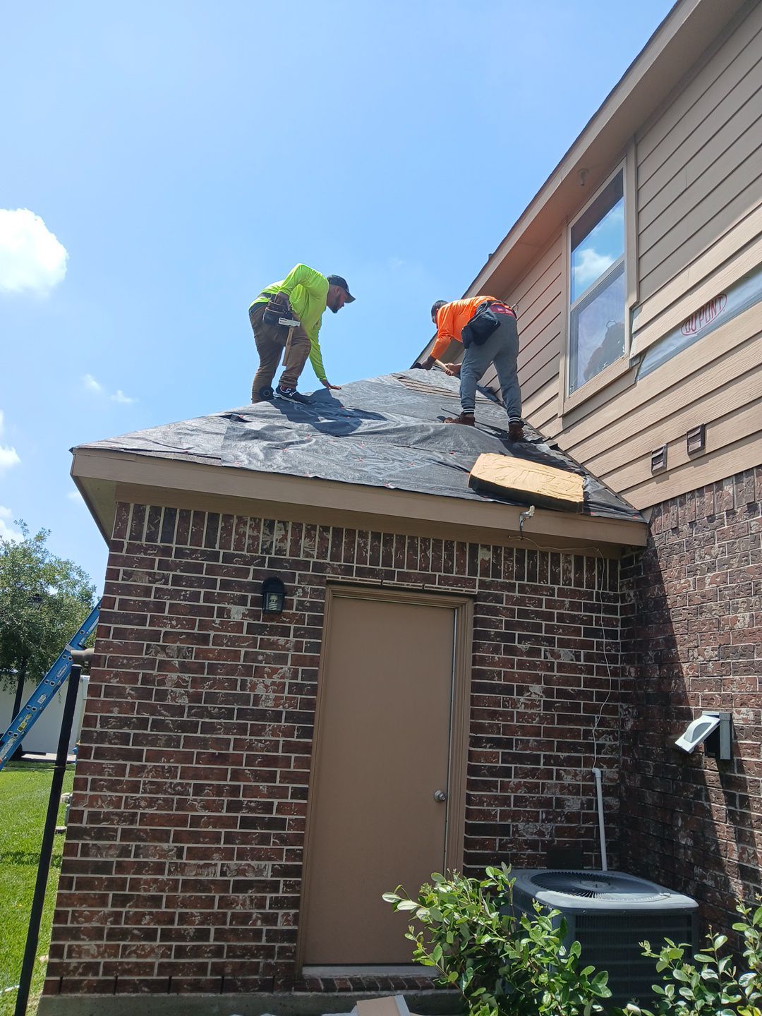 Residential Roofing Installation using Owen's Corning Duration (Lifetime) Shingles by Roof Repair Company