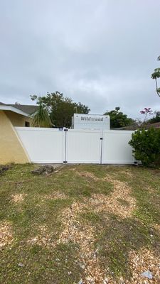 Bradenton, FL 6 ft. Tall White Vinyl Privacy Fence 