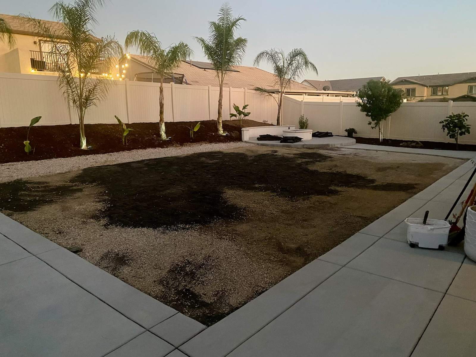 Pool and spa modern shape by Premier Pools and Spas Temecula