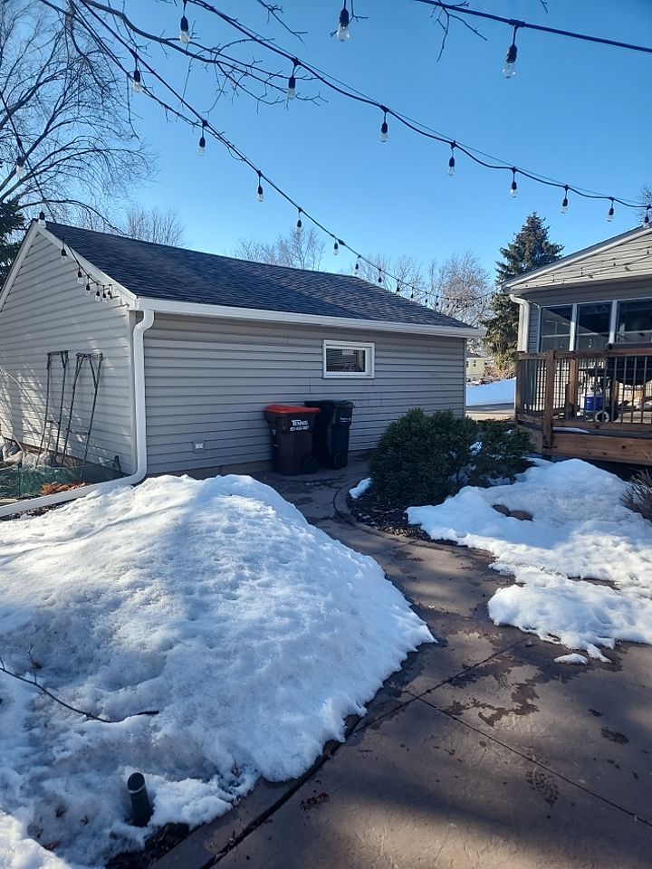 6" Gutters in St Paul by Next Level Seamless Gutters / Exteriors Inc.