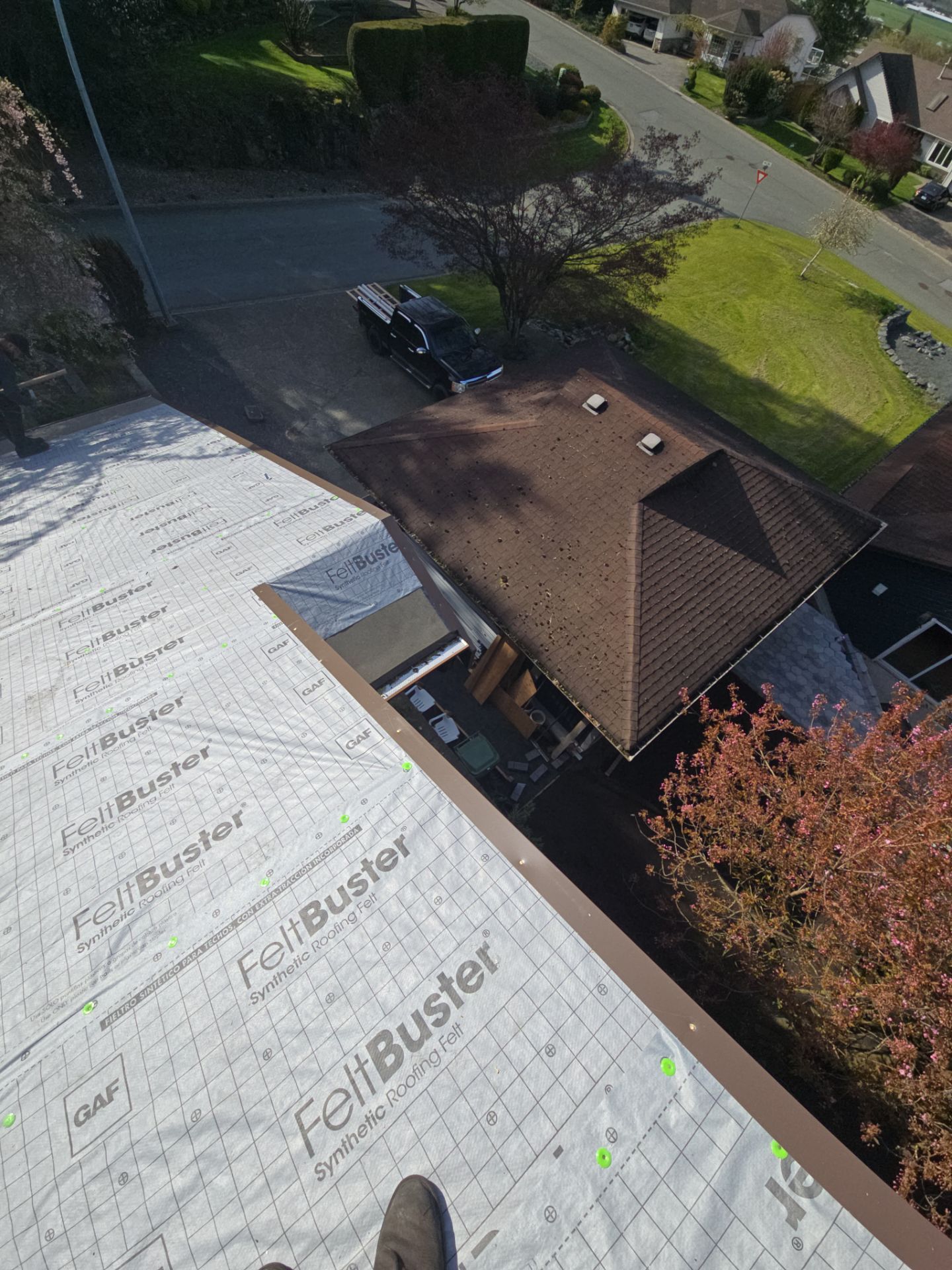 Residential Re-Roof using Timberline HDZ Barkwood by Top Notch Roofing Inc