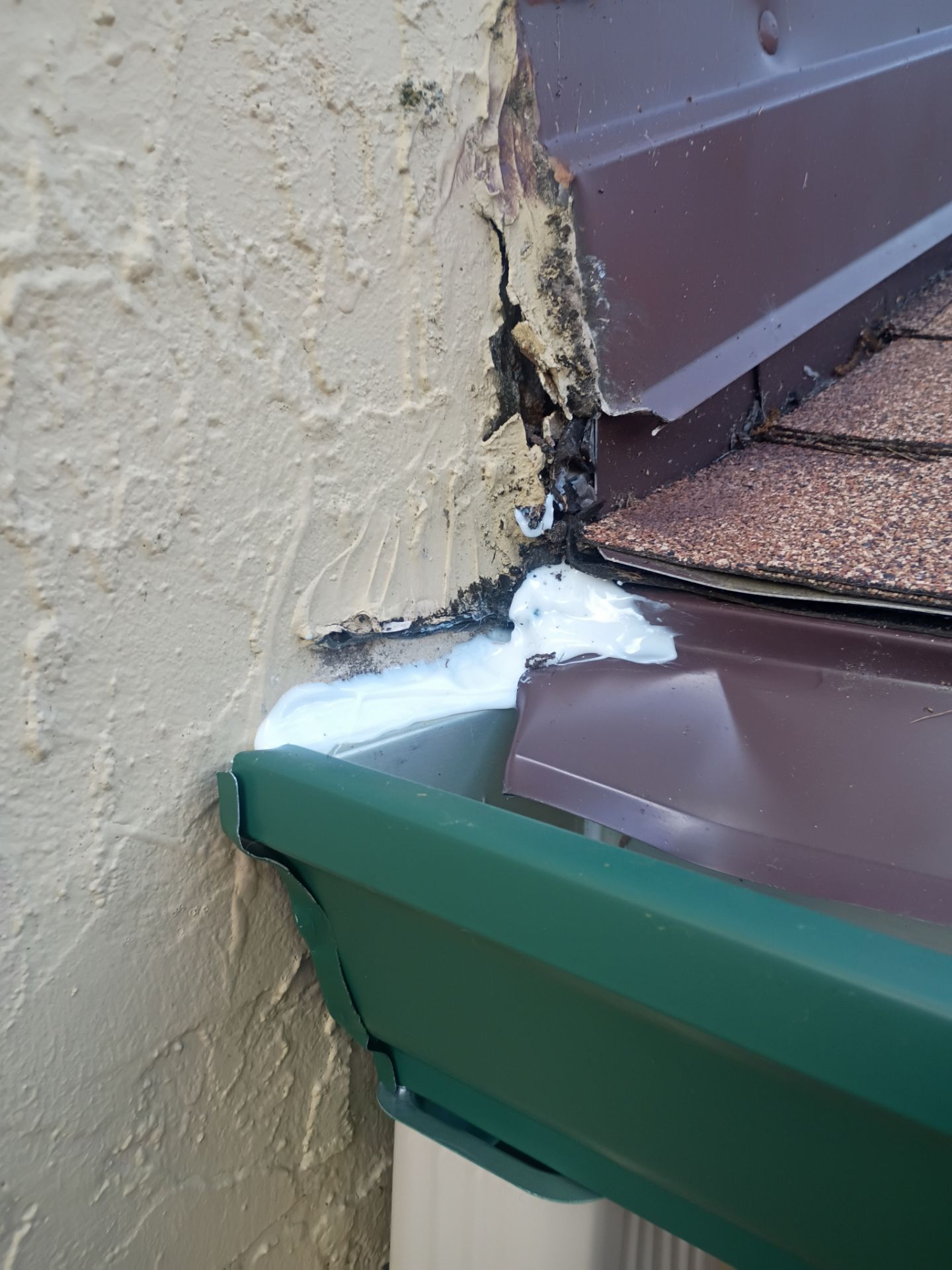 Leaf Guard using Gutter Guards & 3X4Downspoutsts in Sarasota FL by Gutter Professors