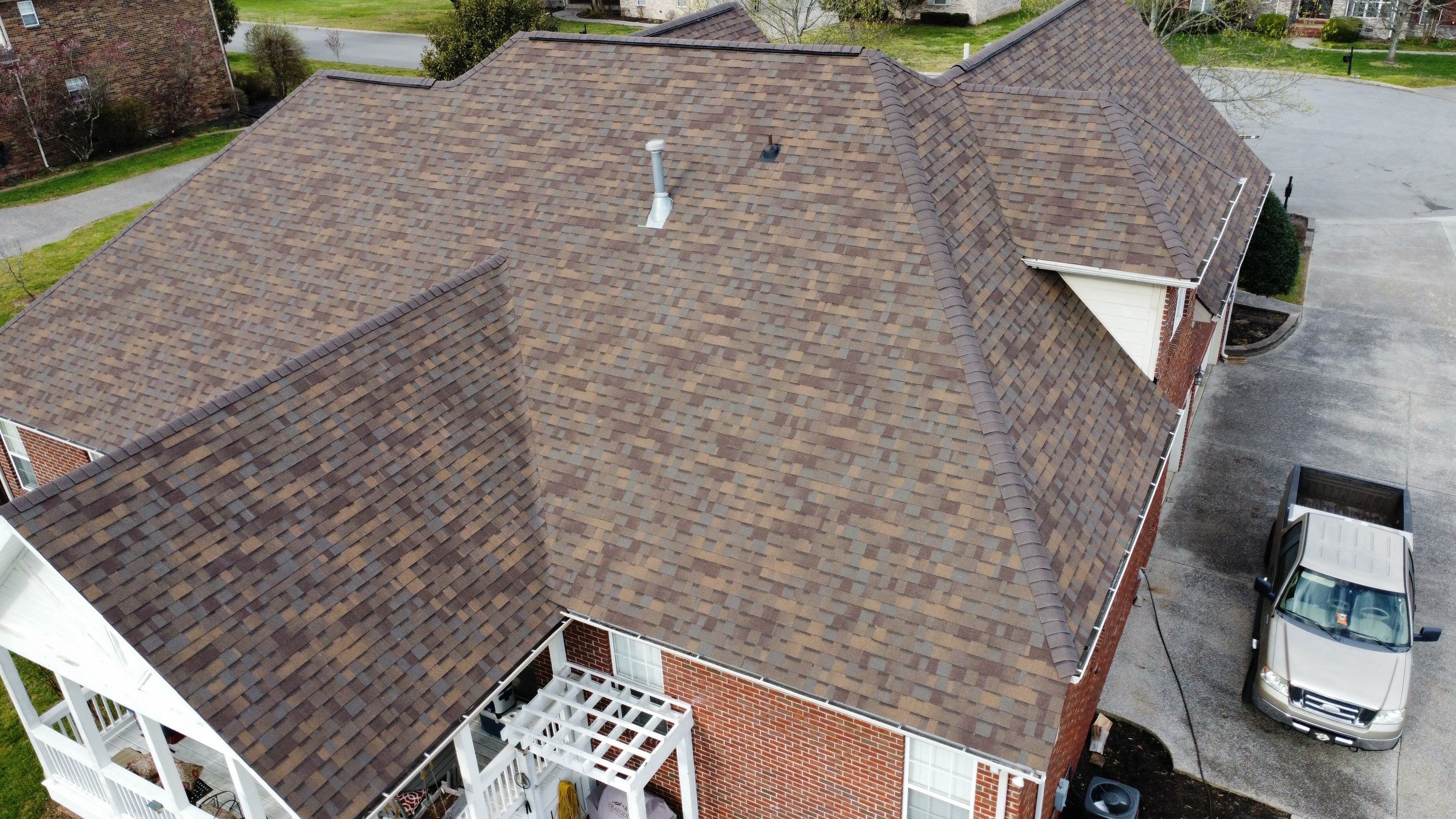 Owens Corning Duration in Teak by Undersun Roofing 