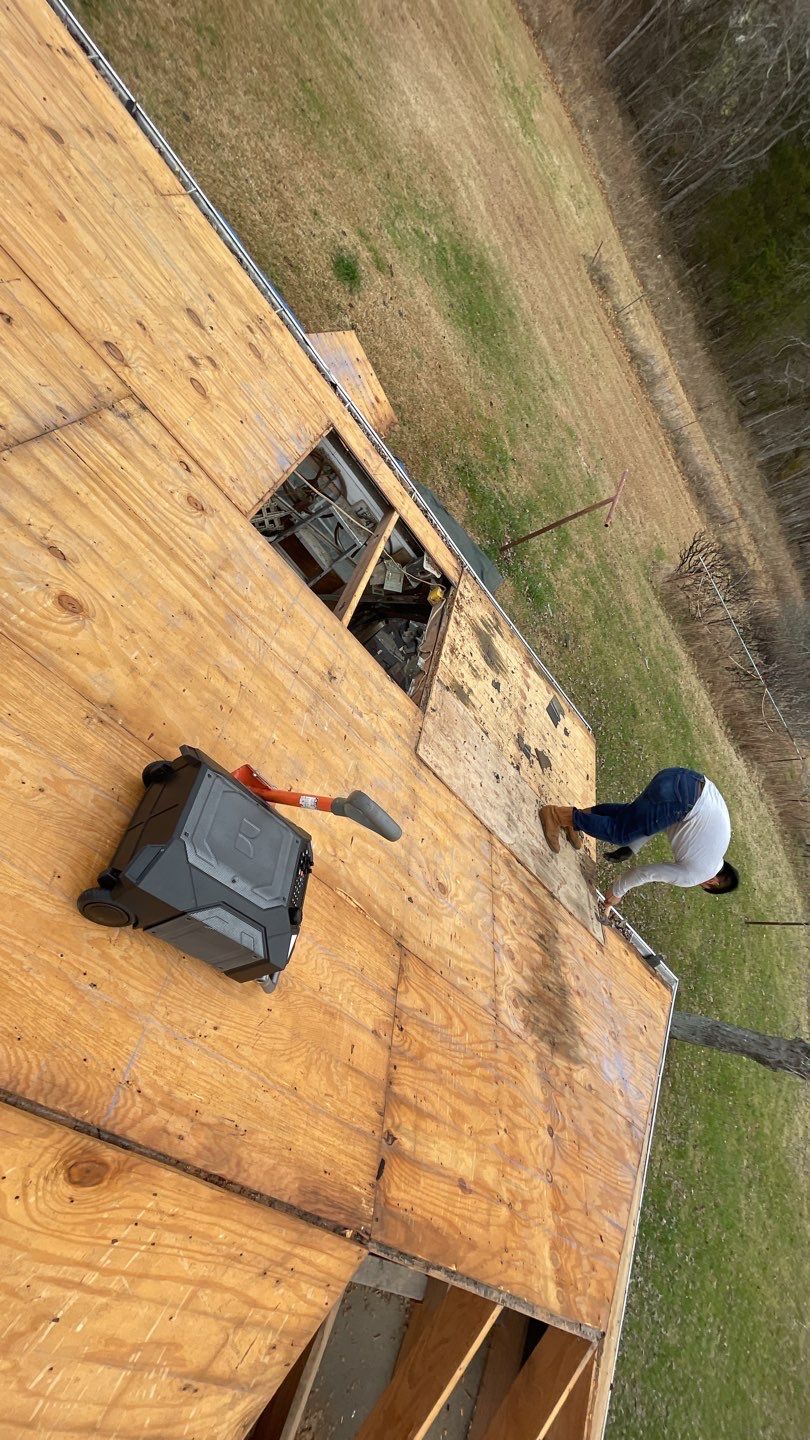 Residential Roofing Installation using Owens Corning Oakridge Roofing System by Undersun Roofing 