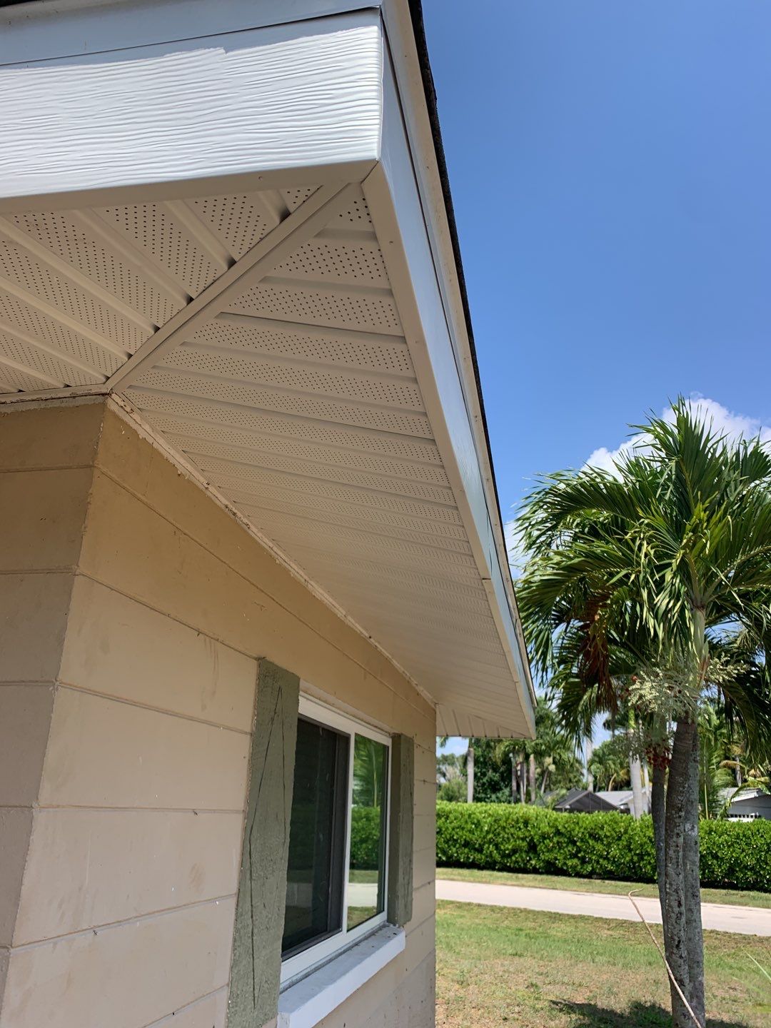 Soffit and Fascia Replacement in Fort Myers FL by Gutter Professors