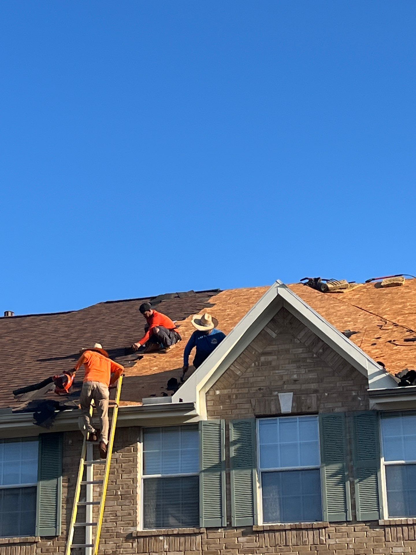 Residential Roofing Installation using Owen's Corning Duration (Lifetime) Shingles by Roof Repair Company