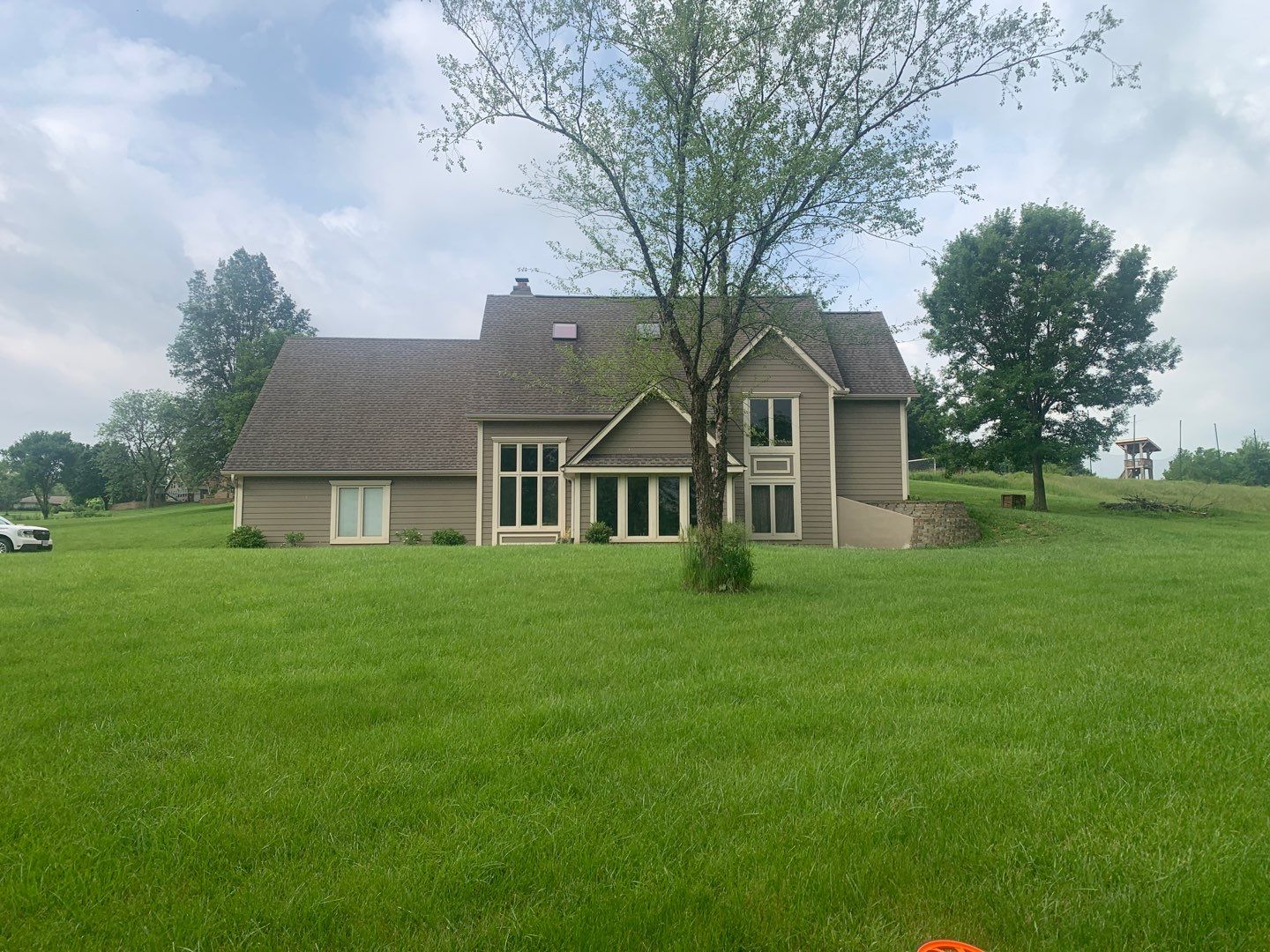 Siding Installation using Craneboard in Liberty Mo  by EEC  Windows, Siding & Roofing 