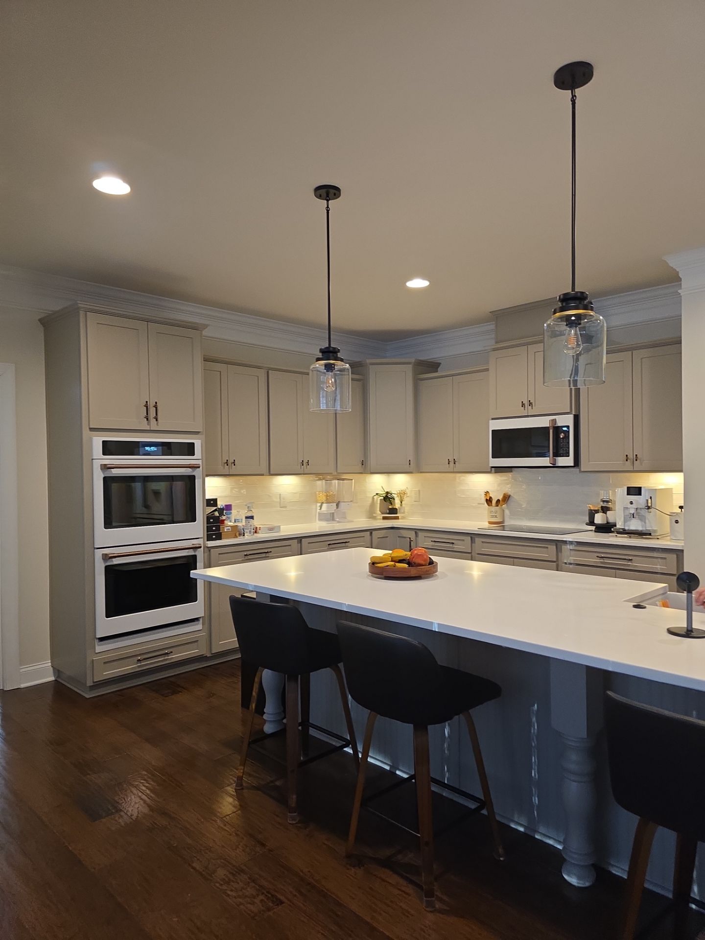 From Dated to Dazzling: A Bright Kitchen Transformation in Holly Springs by Elite Remodeling and Design LLC