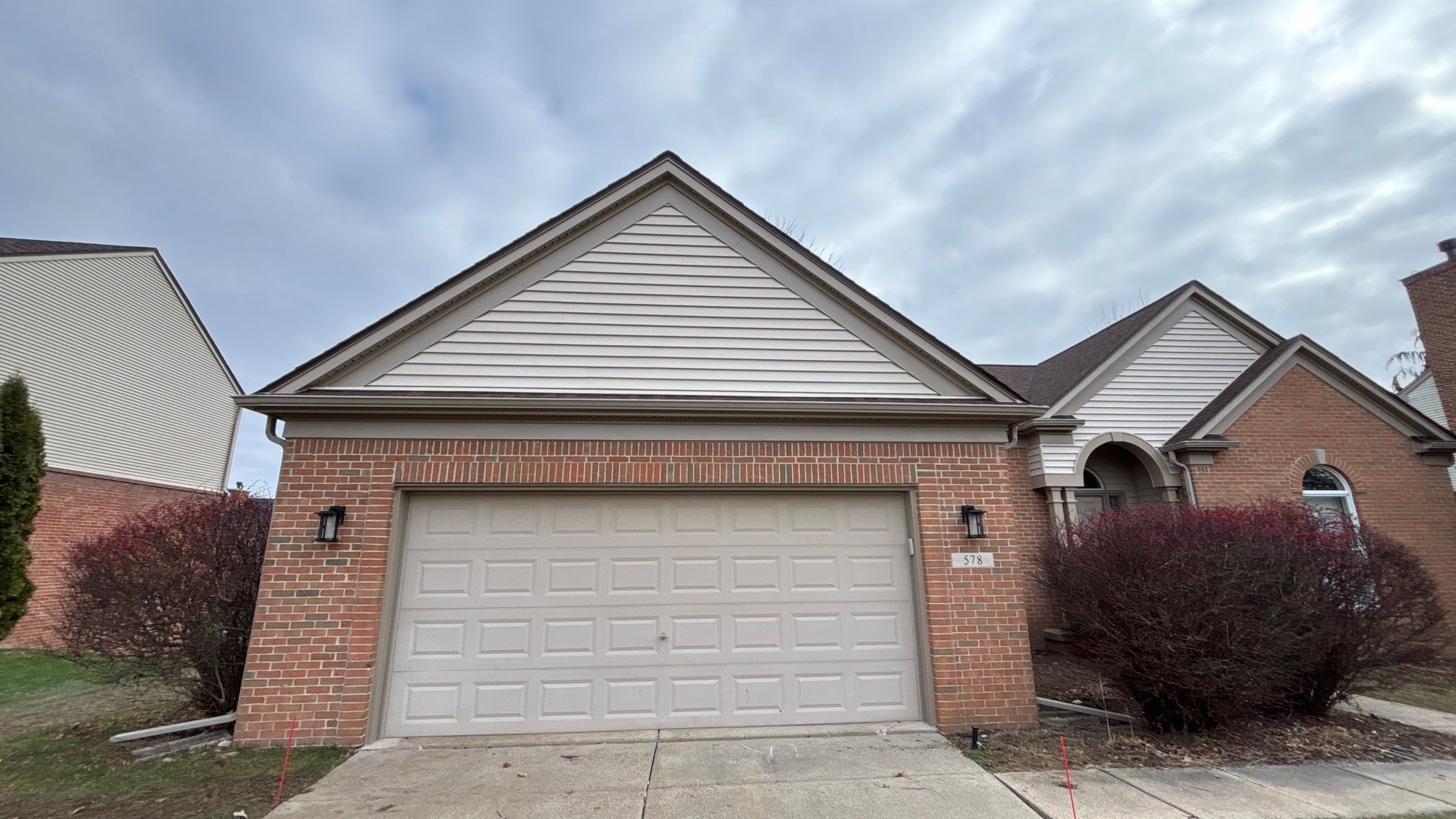 Siding Replacement using Alside Charter Oak D4.5" by 180 Contractors