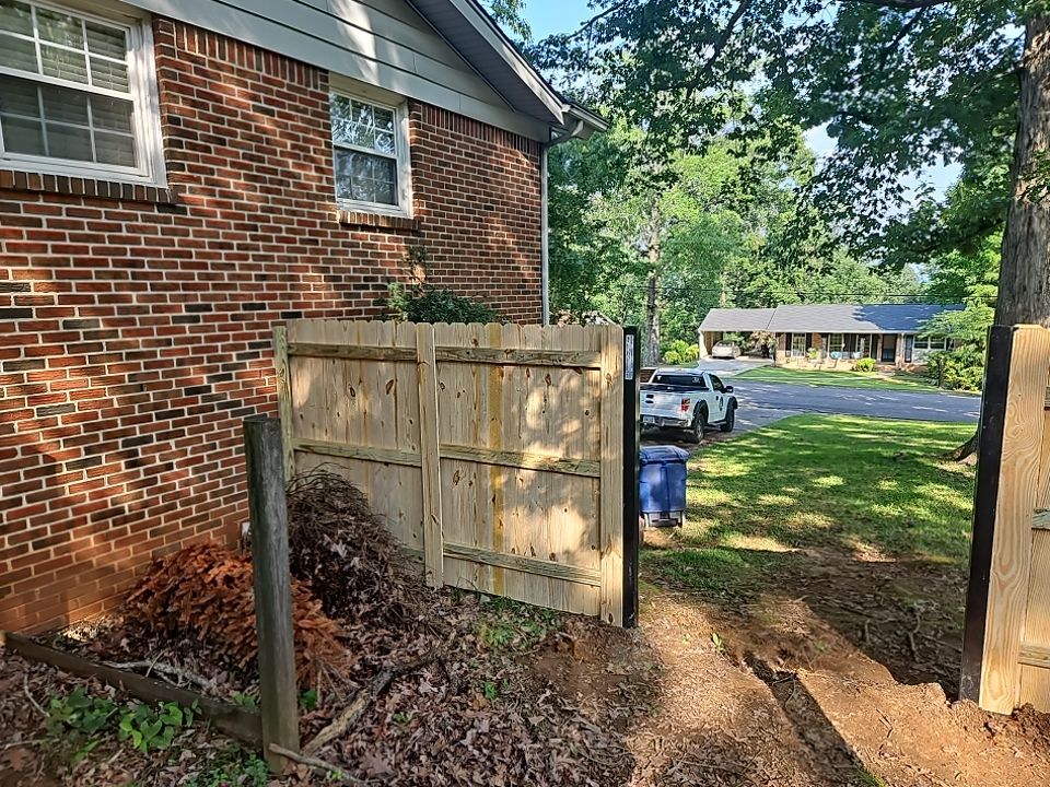 Royal Knoll Lane - Fence Installation  by Pillar and Pine