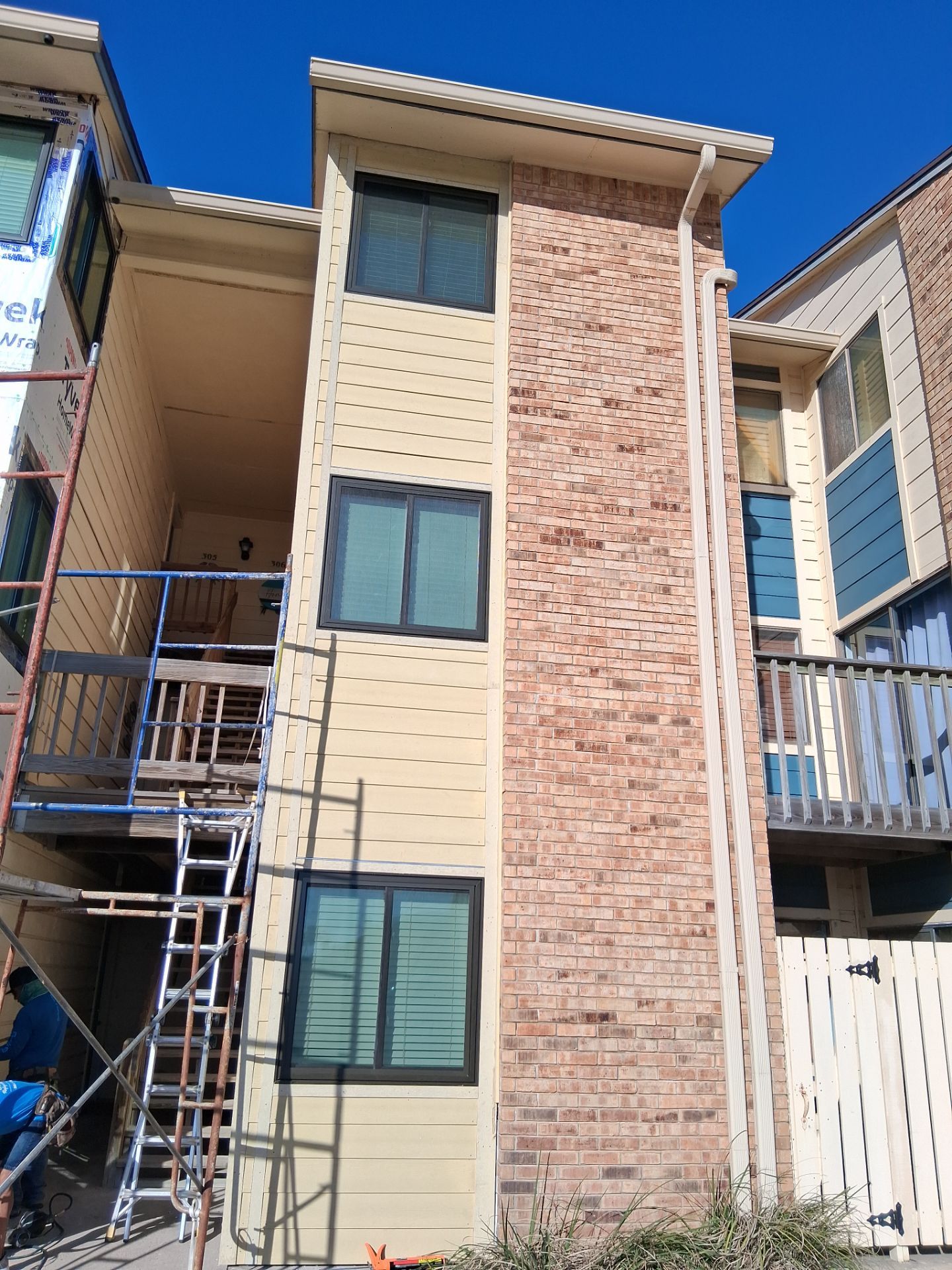 Exterior remodel Fortuna Bay Condos by Bayfront Roofing and Construction