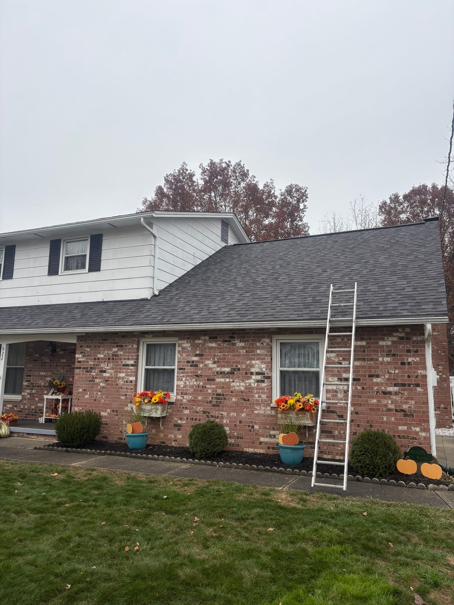 Crisp & Clean in Orrville: Williamsburg Gray Makeover by Cornerstone Roofing And Siding