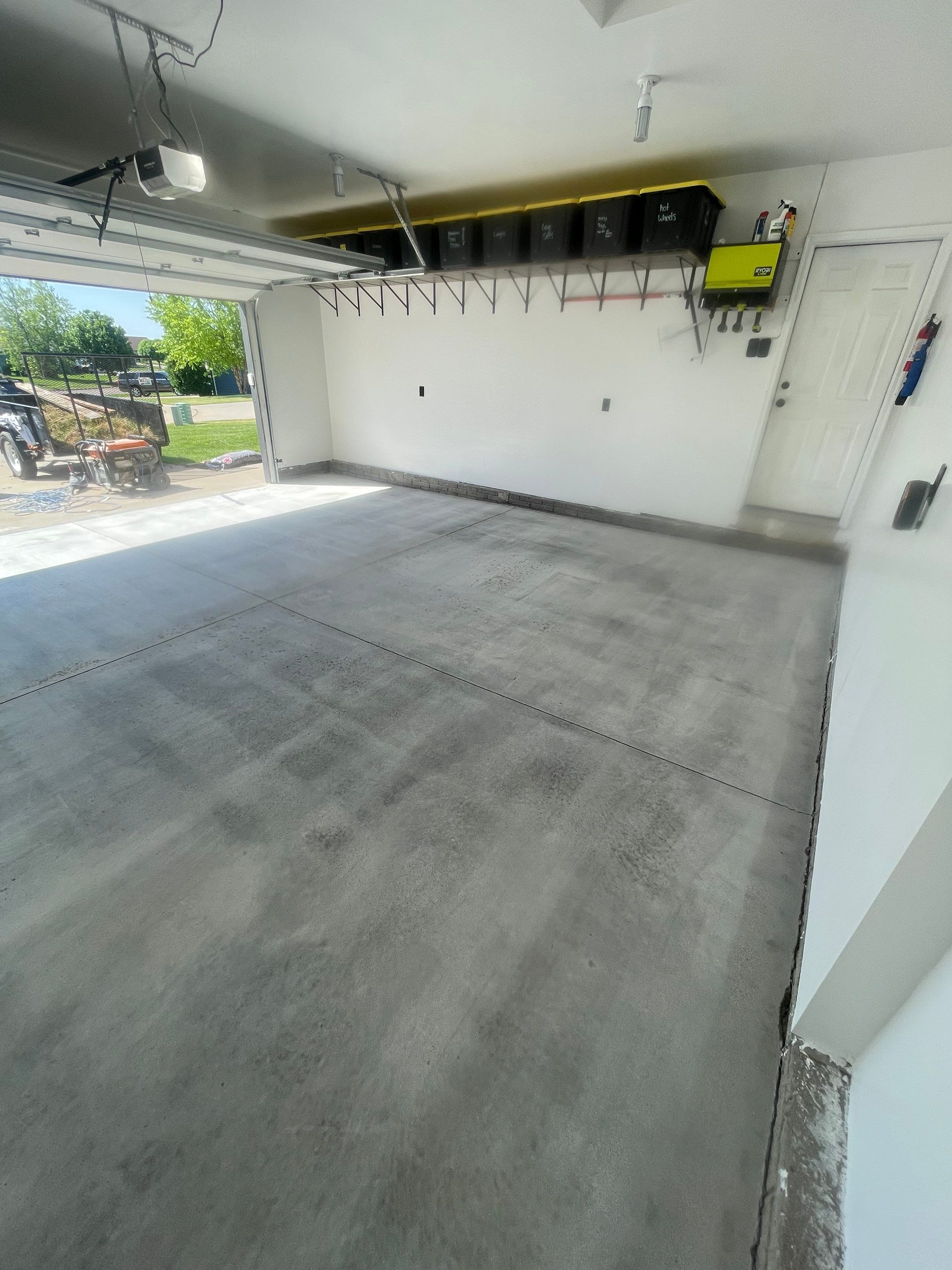 Tidal Wave Flake Garage Floor Installation in Sioux Falls by Select Painting, Coatings & Garage Cabinets