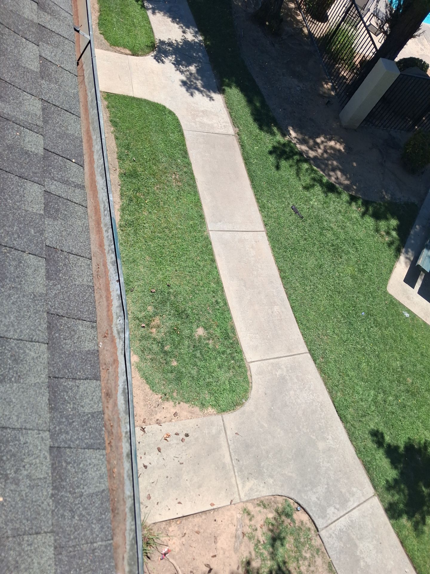 HOA gutter cleaning after photo.