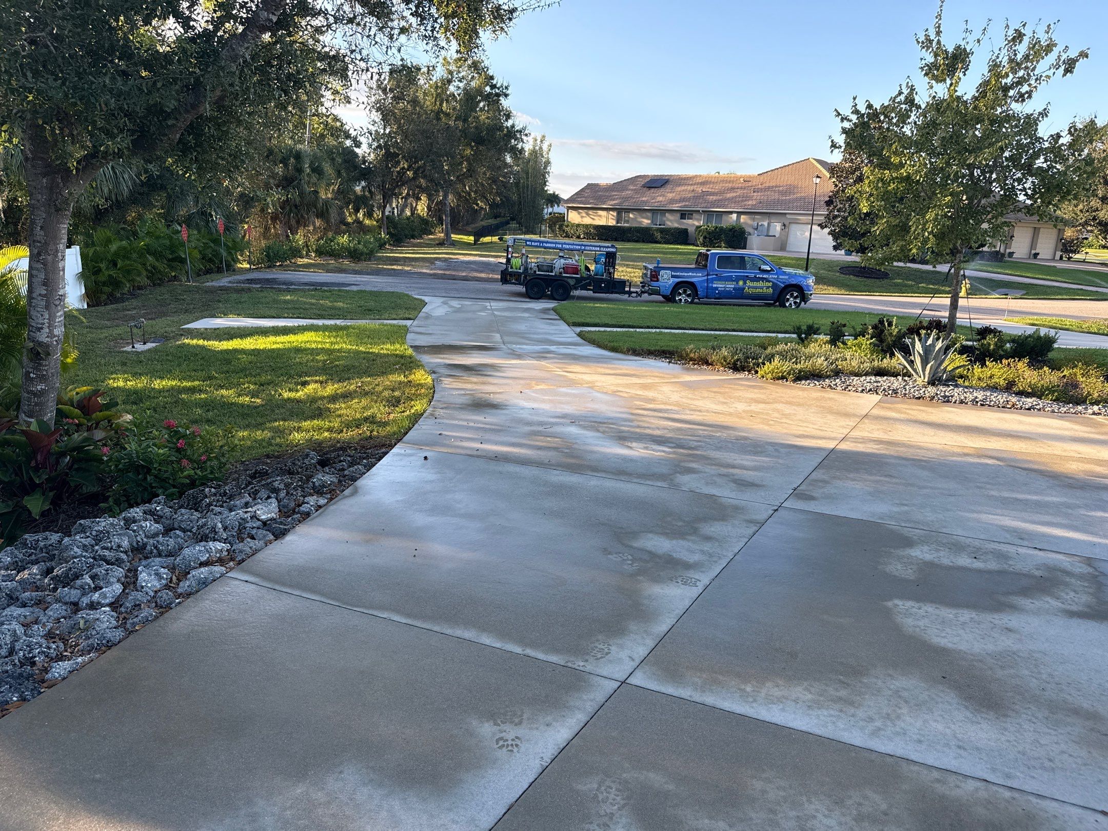 🏡 Large Concrete Driveway & Sidewalk Cleaning – Winding River Community, Bradenton, FL by Sunshine AquaWash