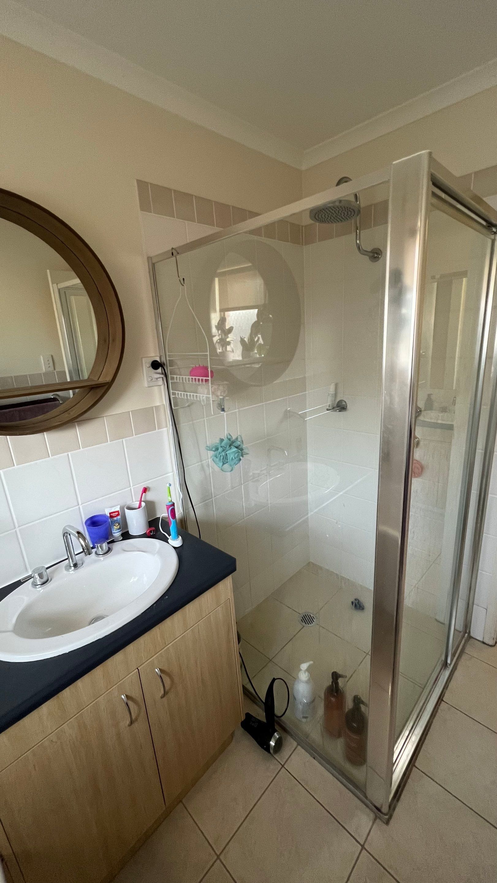 Main Bathroom, Ensuite, Toilet, Powder Room, and Laundry Renovation by Re-seal Bathrooms