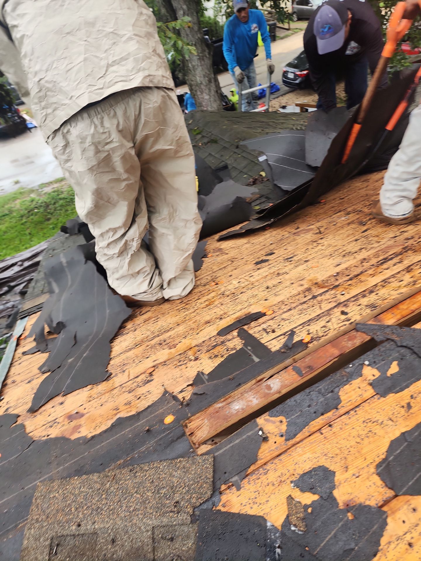 Residential Roofing Installation using Owen's Corning Duration (Lifetime) Shingles by Roof Repair Company