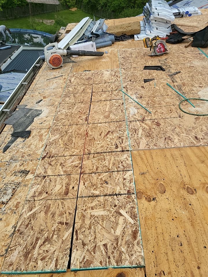 ATLAS PINNACLE COLOR: PRISTINE BLACK by Eagle Eye Roofing