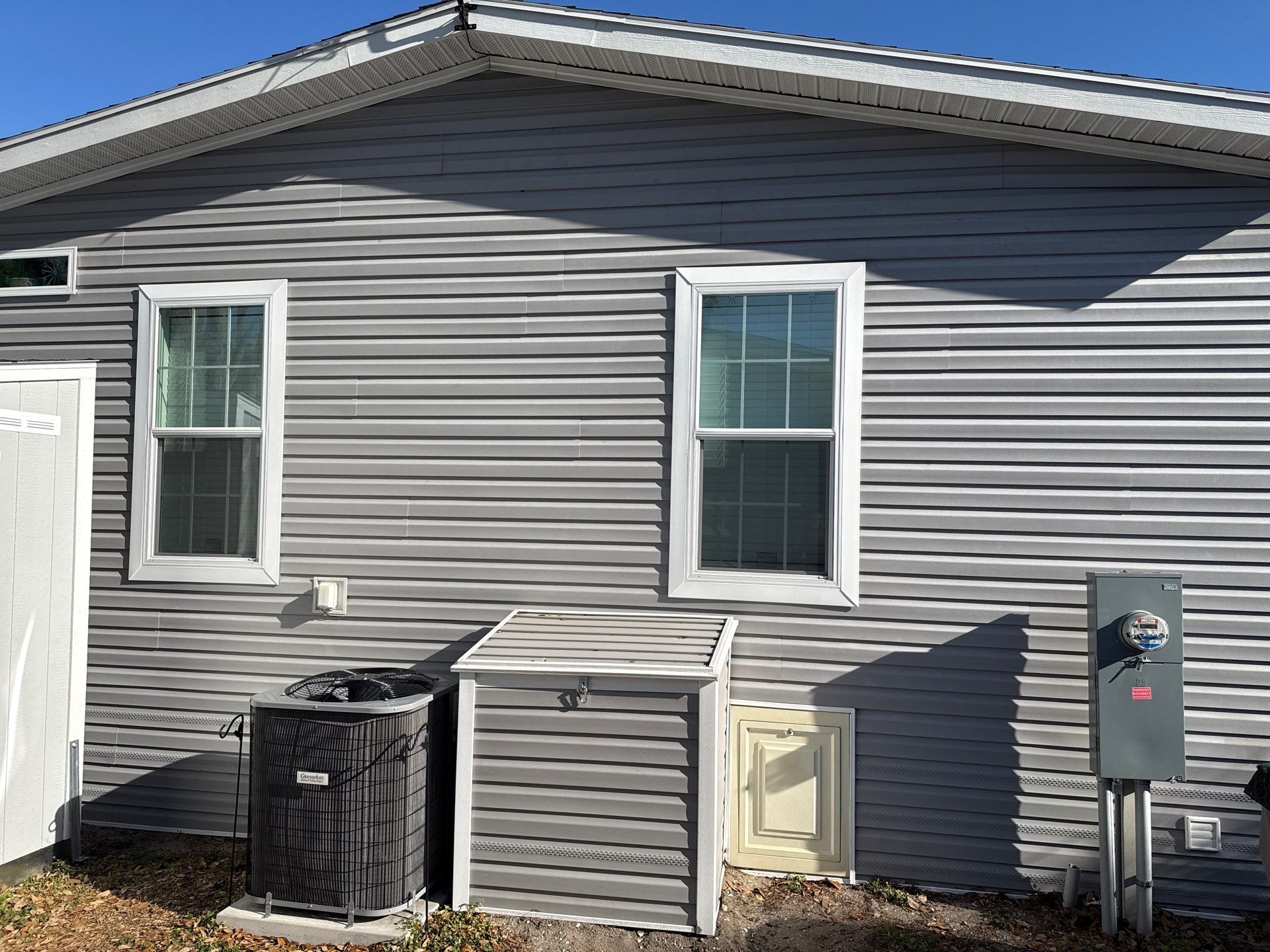 On-the-Spot Mobile Home House Wash in Terra Ceia, FL | Fisherman’s Cove RV Resort by Sunshine AquaWash