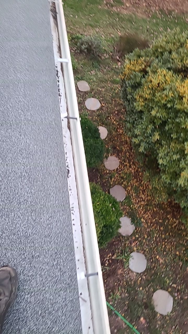 Herndon: CertainTeed Landmark Pro Designer Shingles in Max Def Driftwood by RM Banning, Inc.