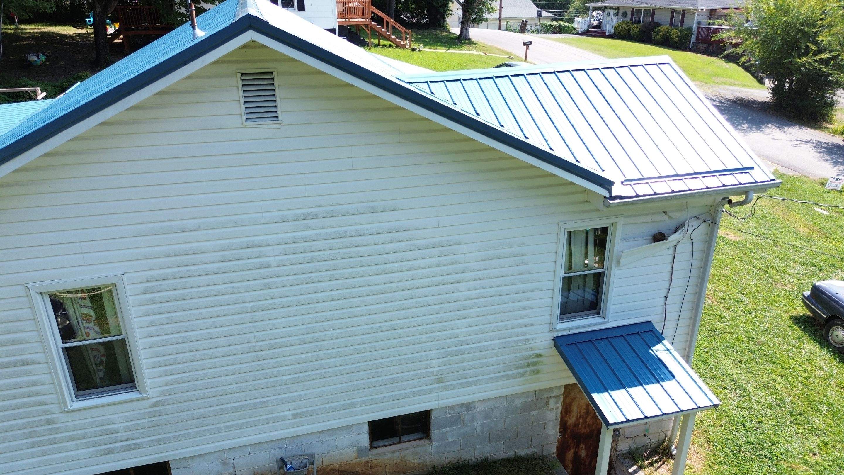 Vichare Residence by Omnia Roofing