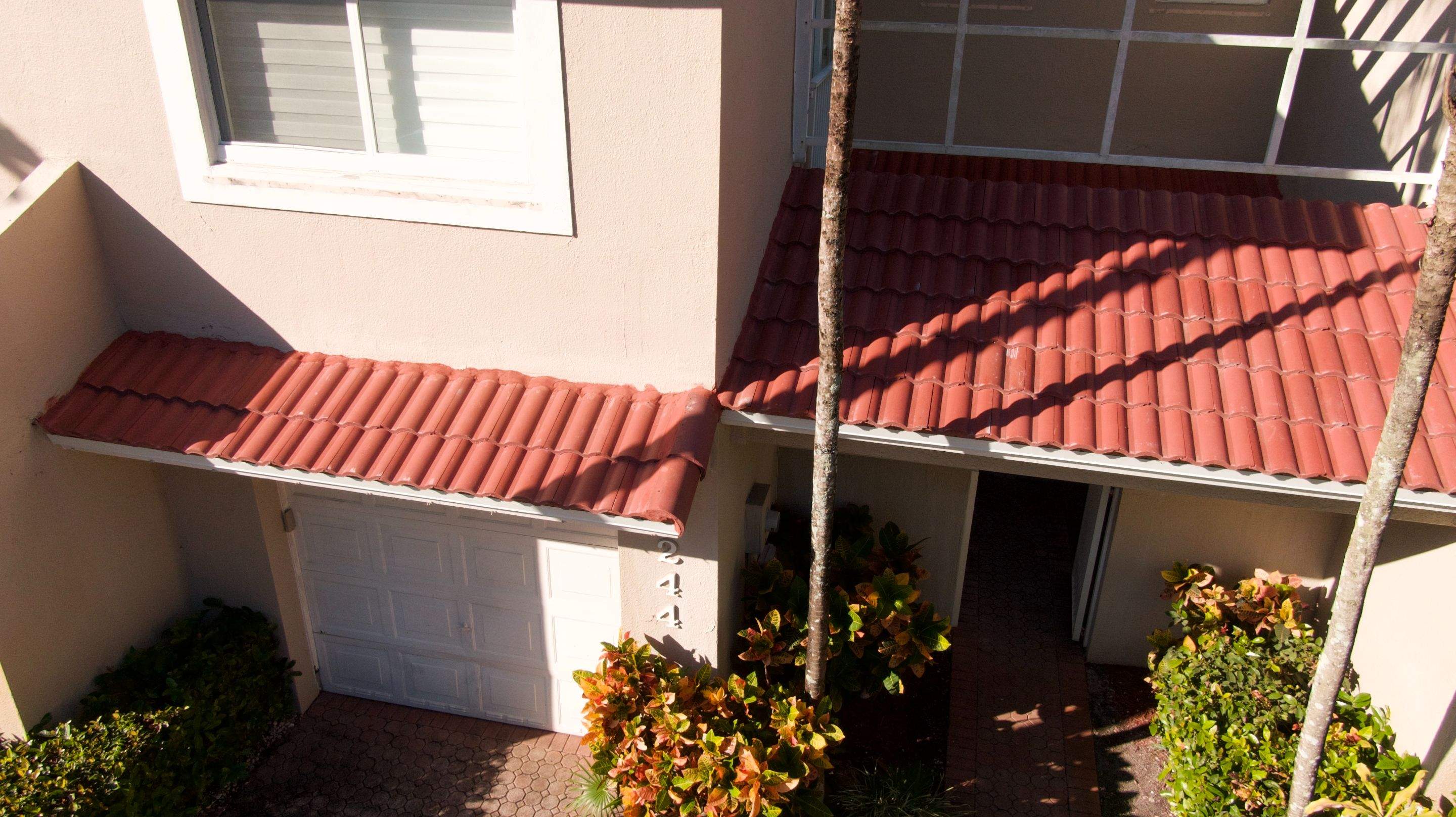 Crown - Tuscany - Smoked Fireclay by Istueta Roofing