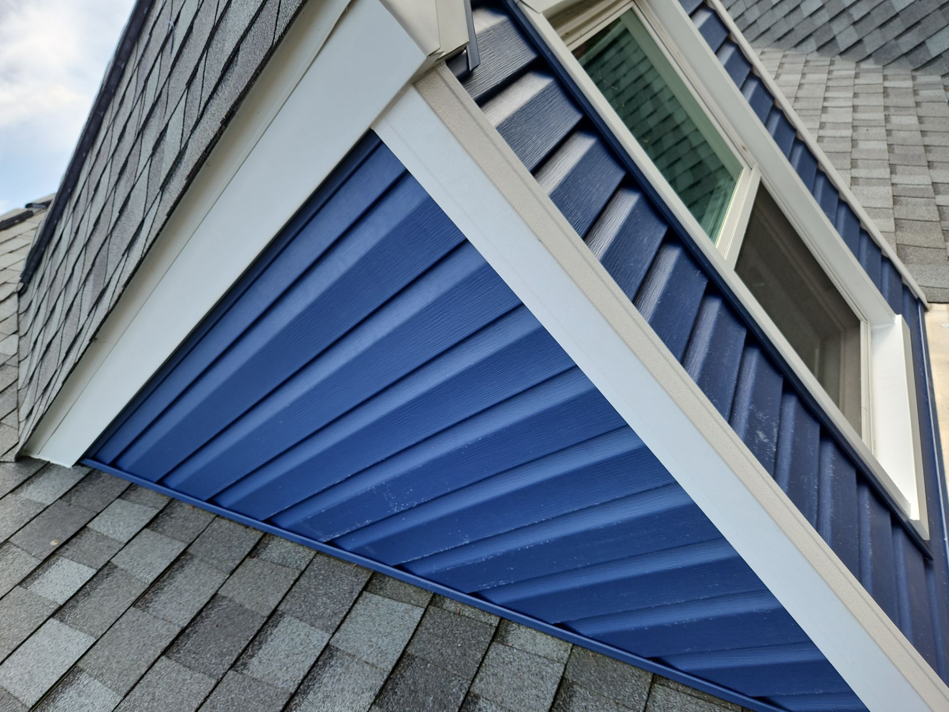 CertainTeed Restoration, Color, Midnight by Eagle Eye Roofing