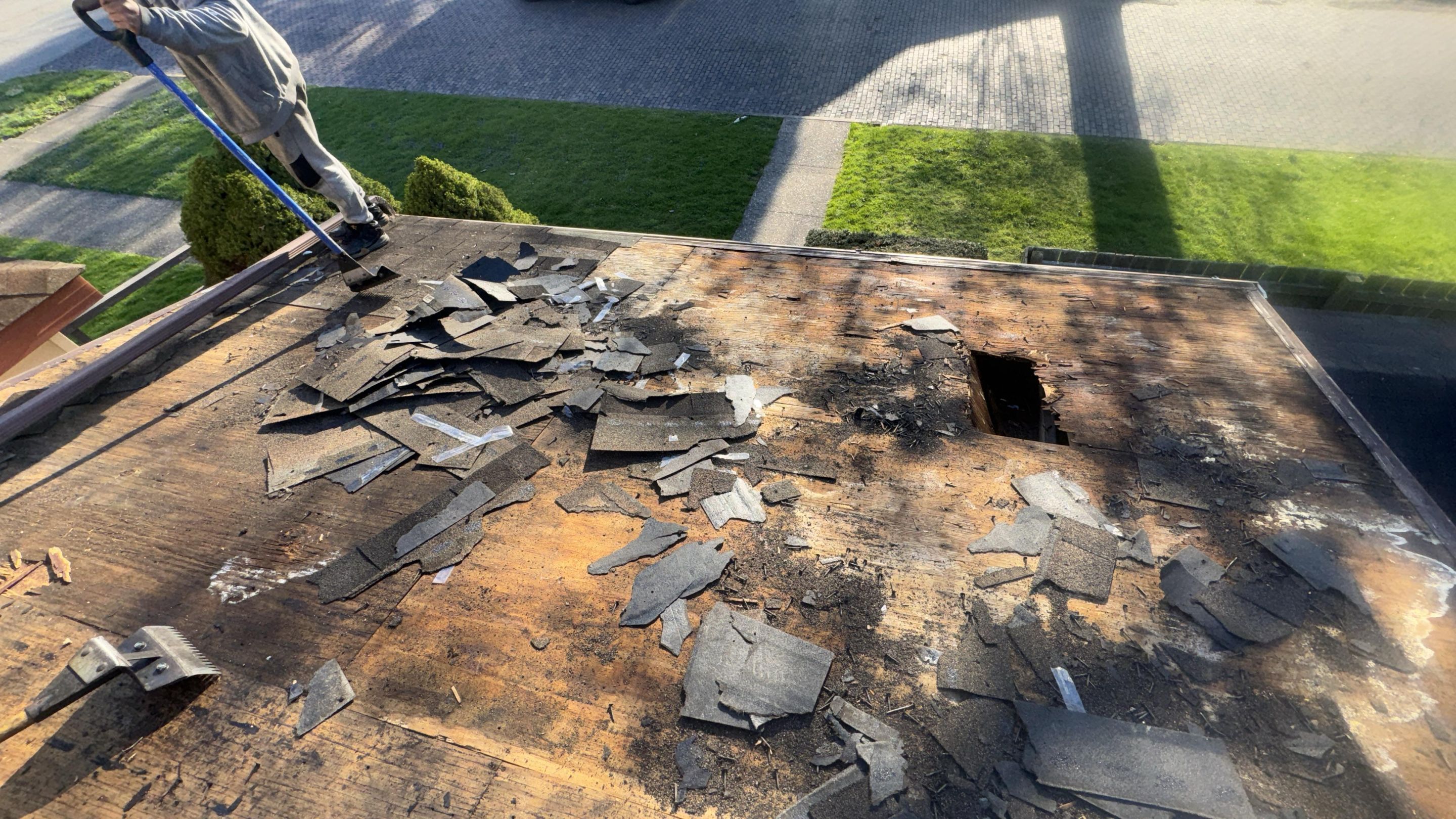 Residential Roofing Installation using GAF Timberline HDZ Charcoal by Rainstoppers Roofing