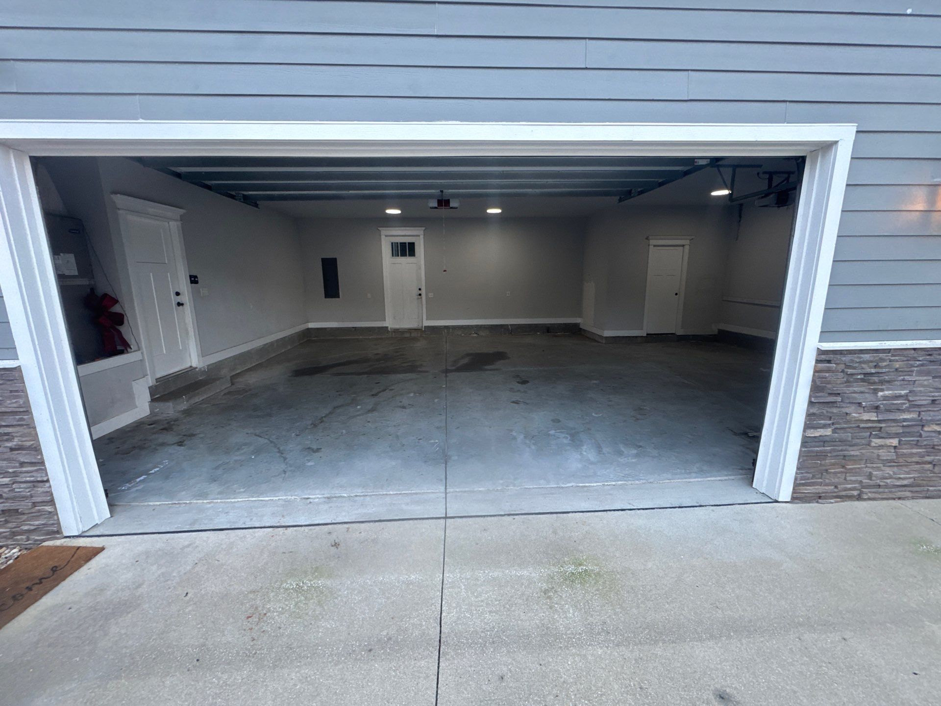 Garage in High Springs, FL in Slate Stone by Cross Creek Concrete Coatings