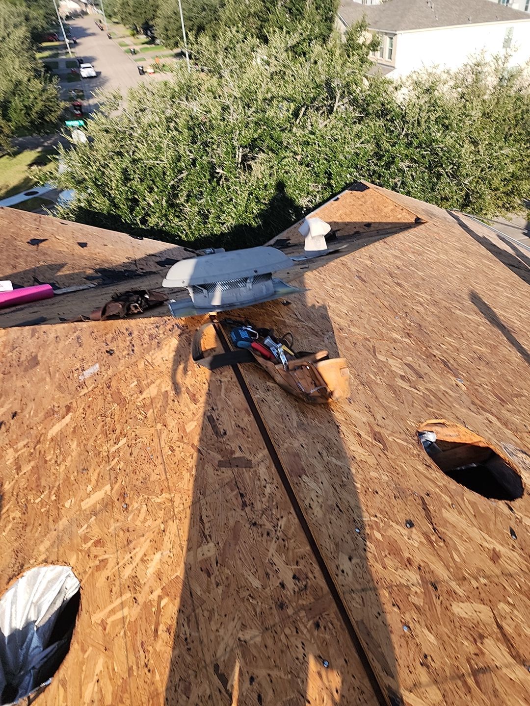 Residential Roofing Installation using Owen's Corning Duration (Lifetime) Shingles by Roof Repair Company