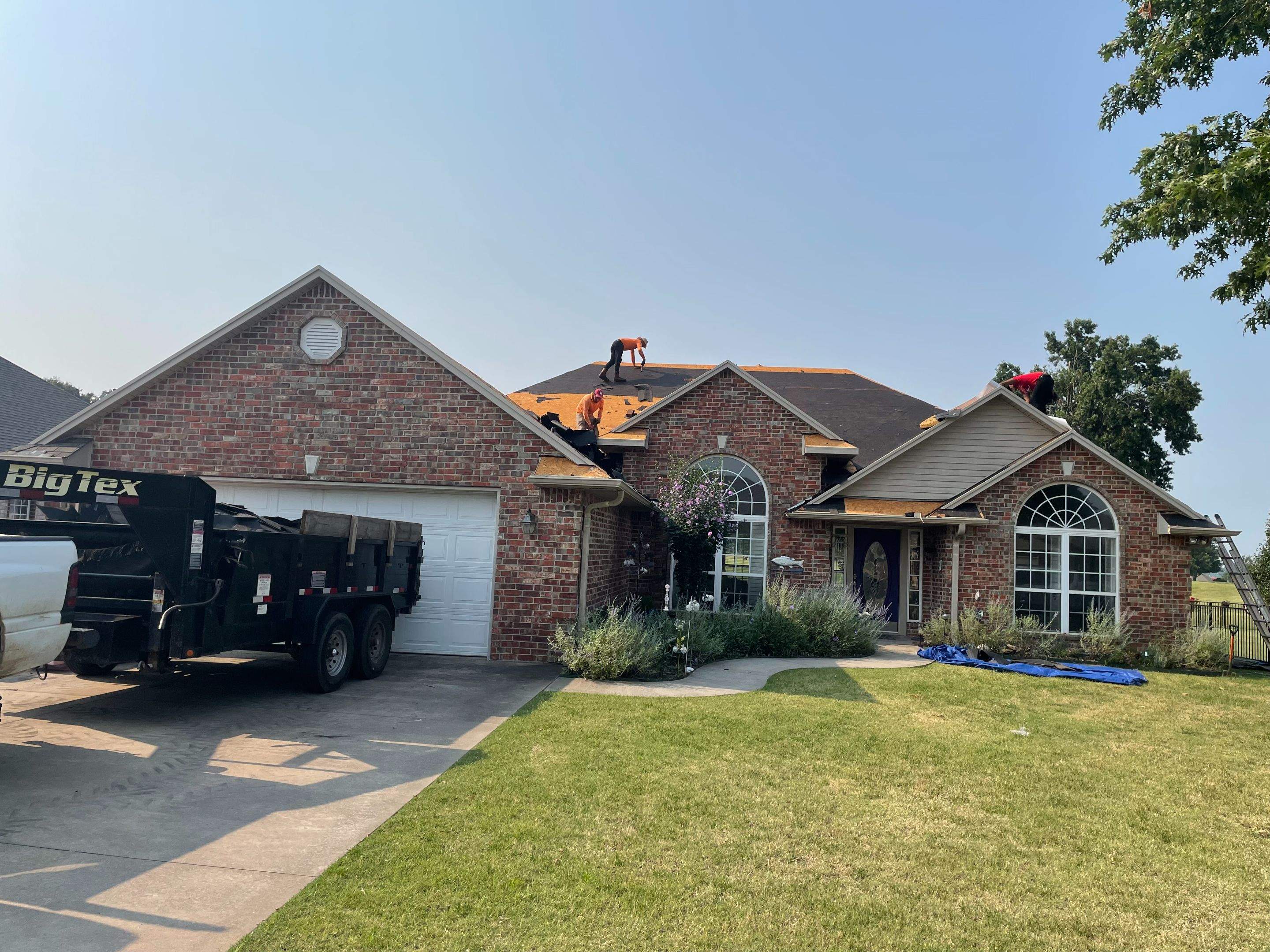 Owens Corning - Onyx Black by Frontline Roofing and Construction