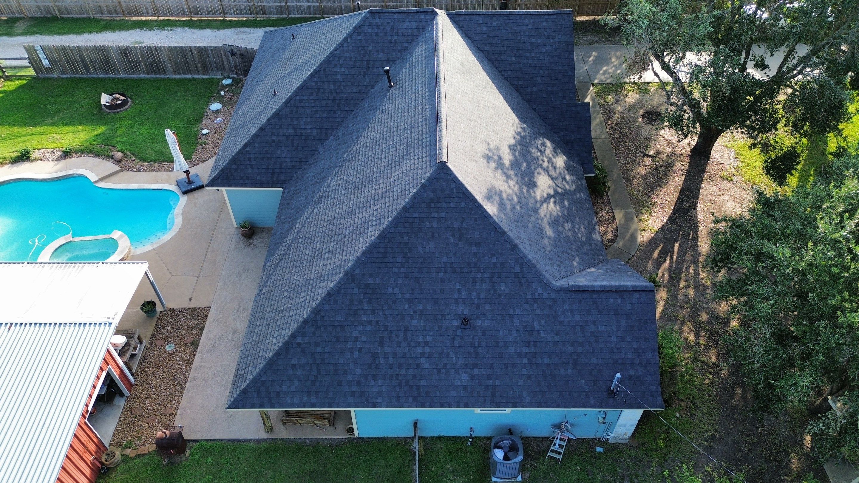 Mont Belvieu Roof Installation using Atlas Pinnacle Pristine by Modern BYLT Roofing & Construction