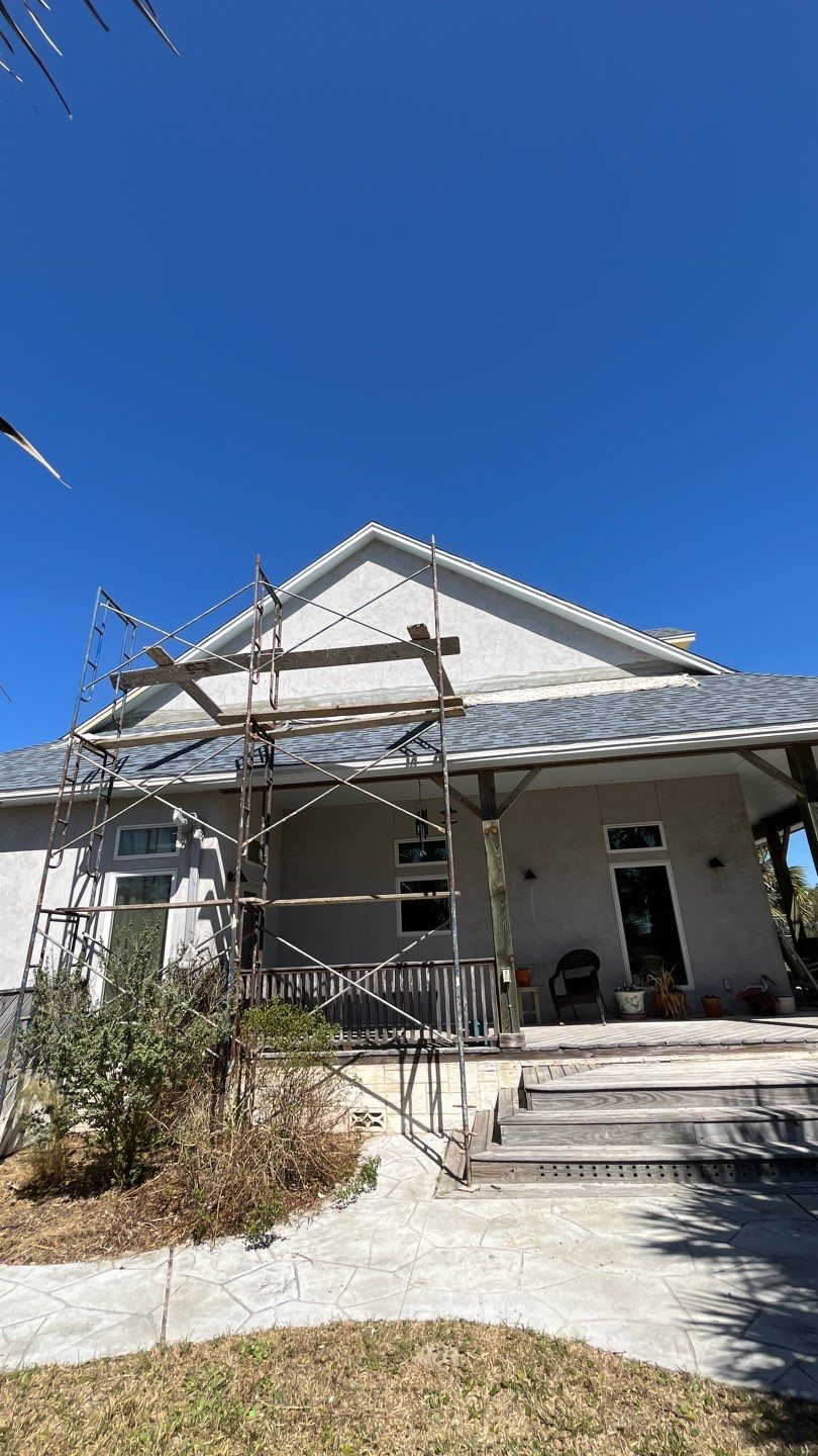 Long Horn Retreat by Bayfront Roofing and Construction