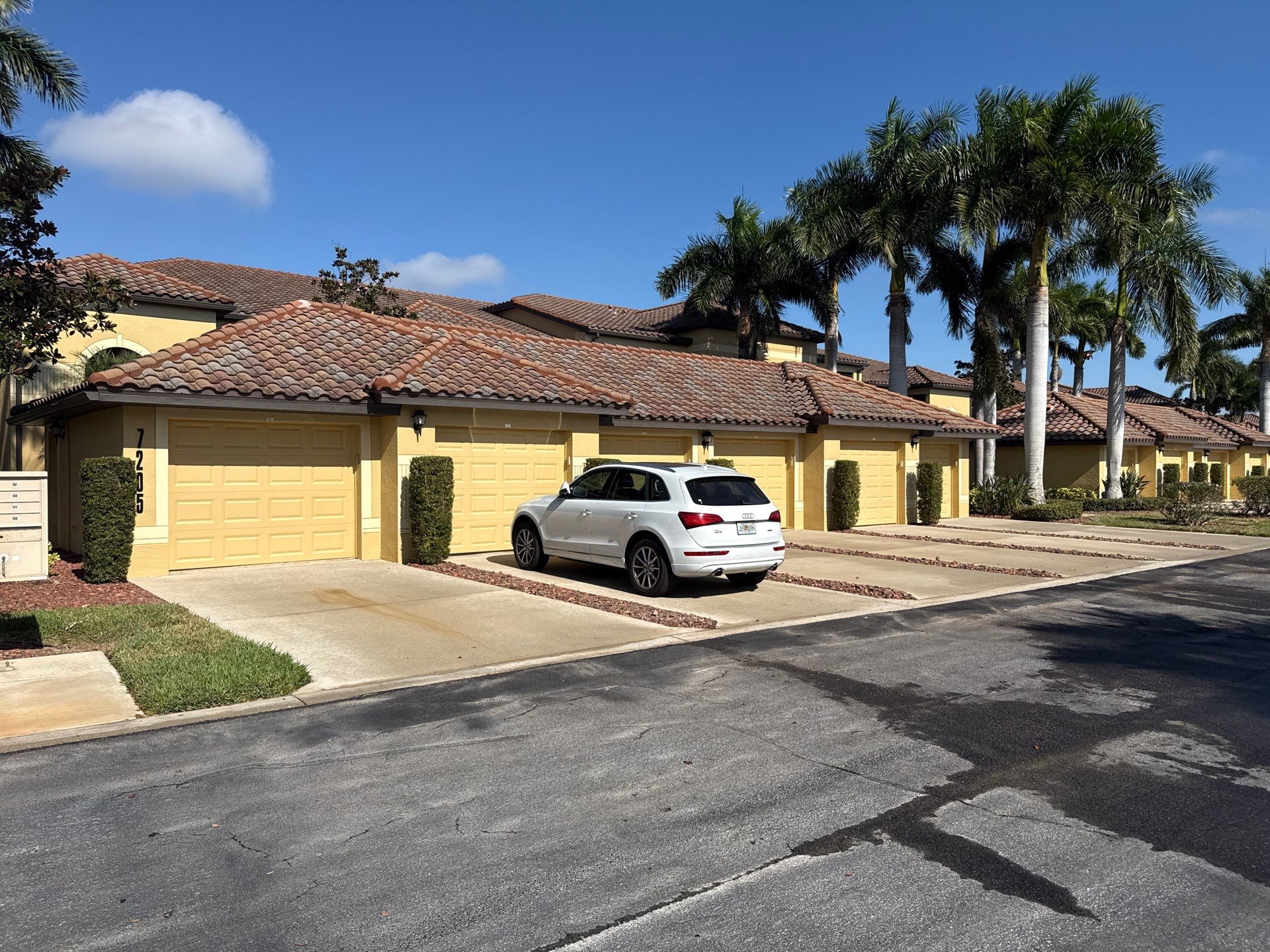 HOA Condo Concrete Driveway & Sidewalk Cleaning – River Strand Community, Bradenton, FL by Sunshine AquaWash