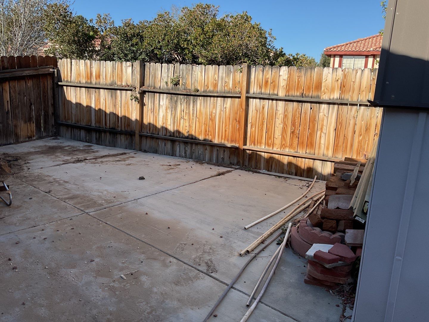 Fence installation using vinyl material by Fence Guys Inc. 