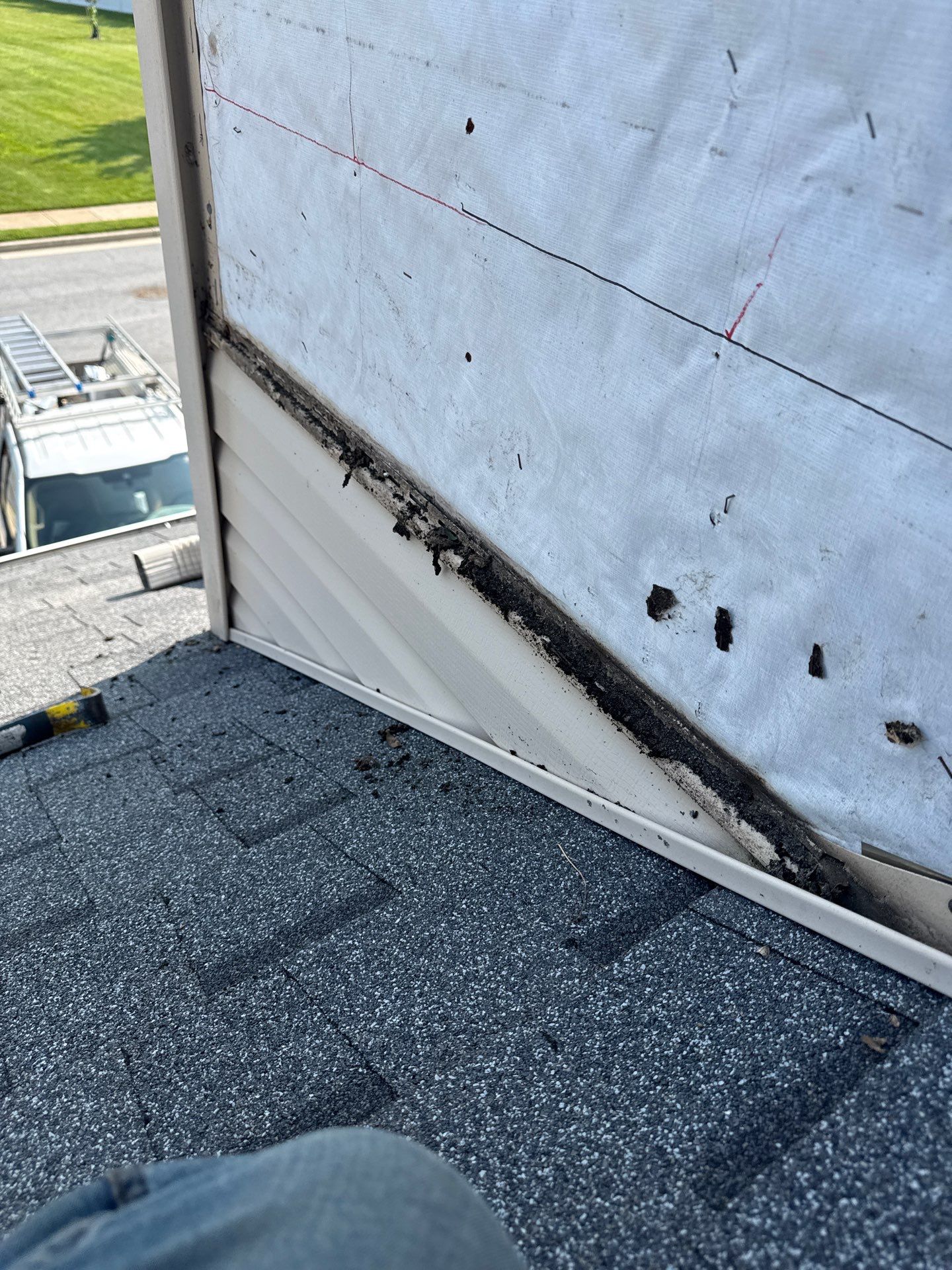 Vinyl Siding and Roof Flashing Repair in Thurmont, Maryland by Frederick Roof Repair