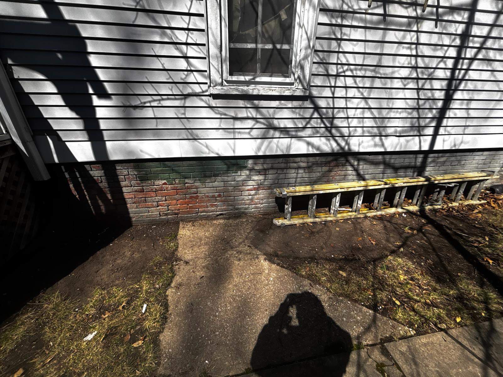 Vinyl Siding Repair - Edwardsville, IL  by Legendary Services Company LLC.